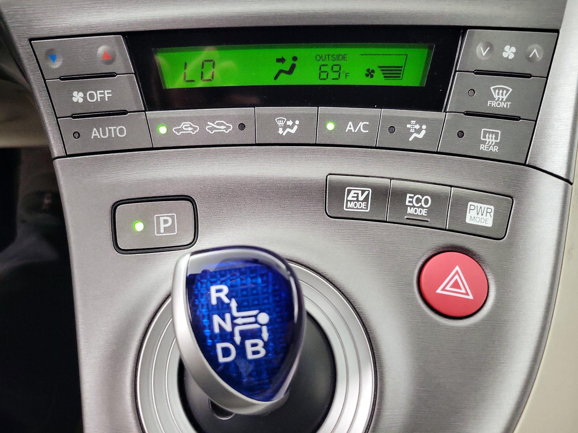 Thumbnail: 2014 Toyota Prius - 15