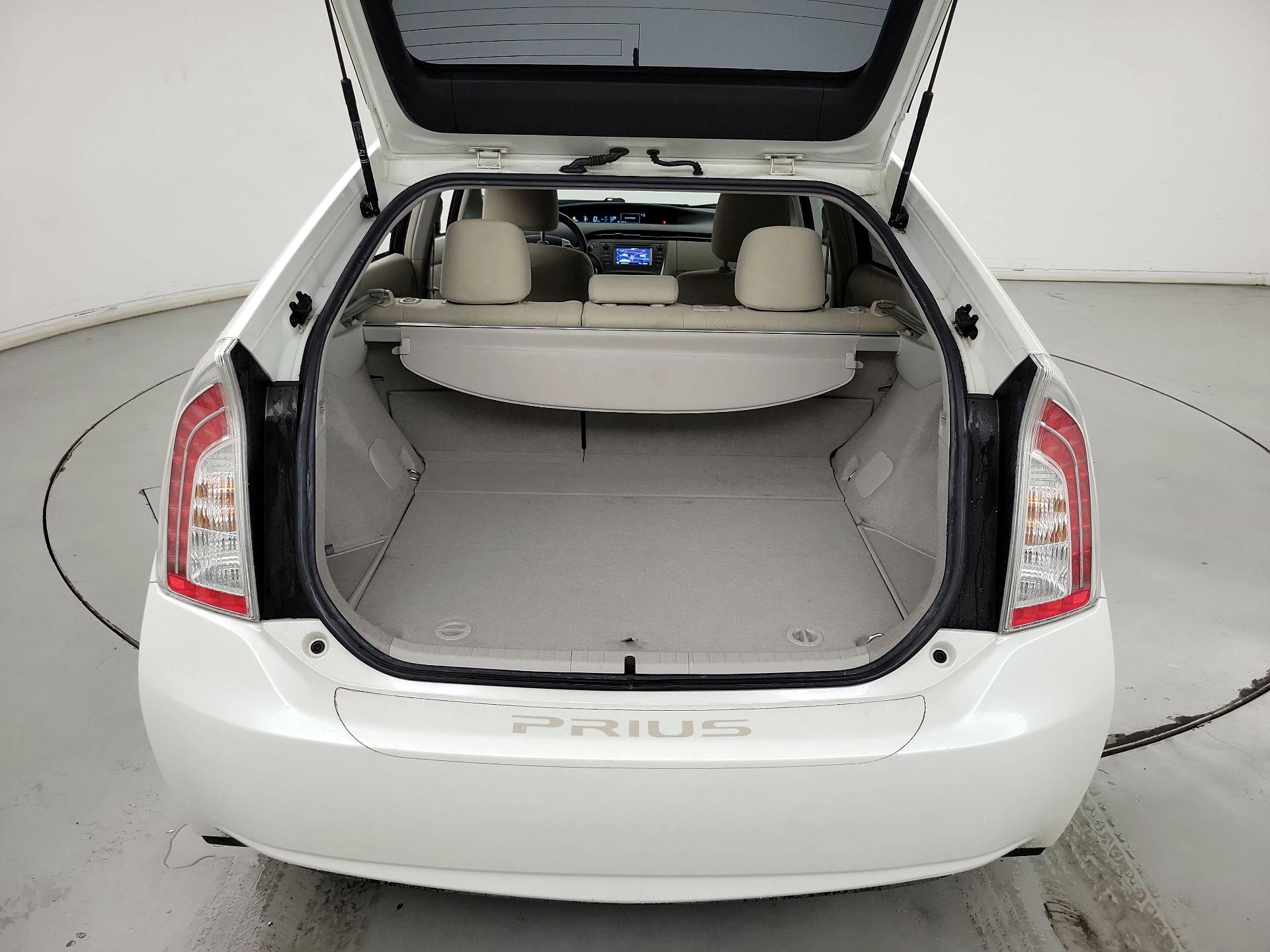 Thumbnail: 2014 Toyota Prius - 18