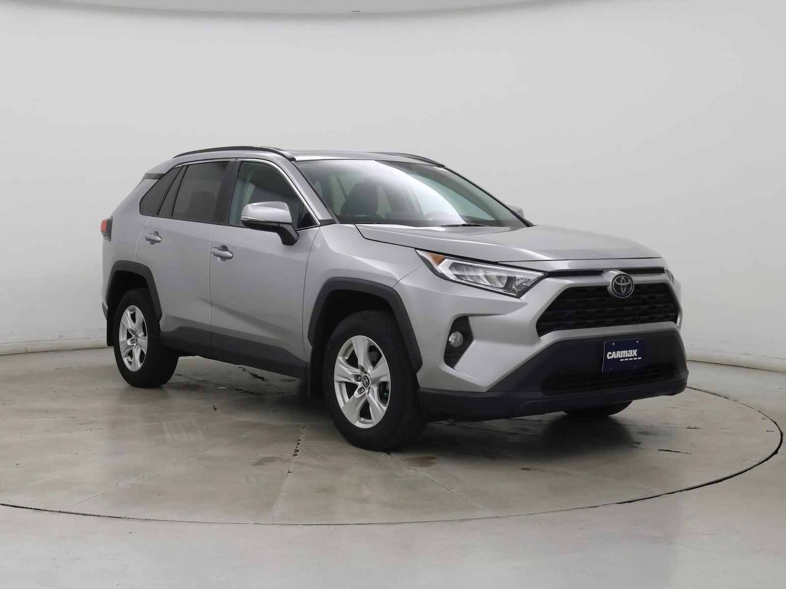 2020 Toyota RAV4 XLE - Photo 2