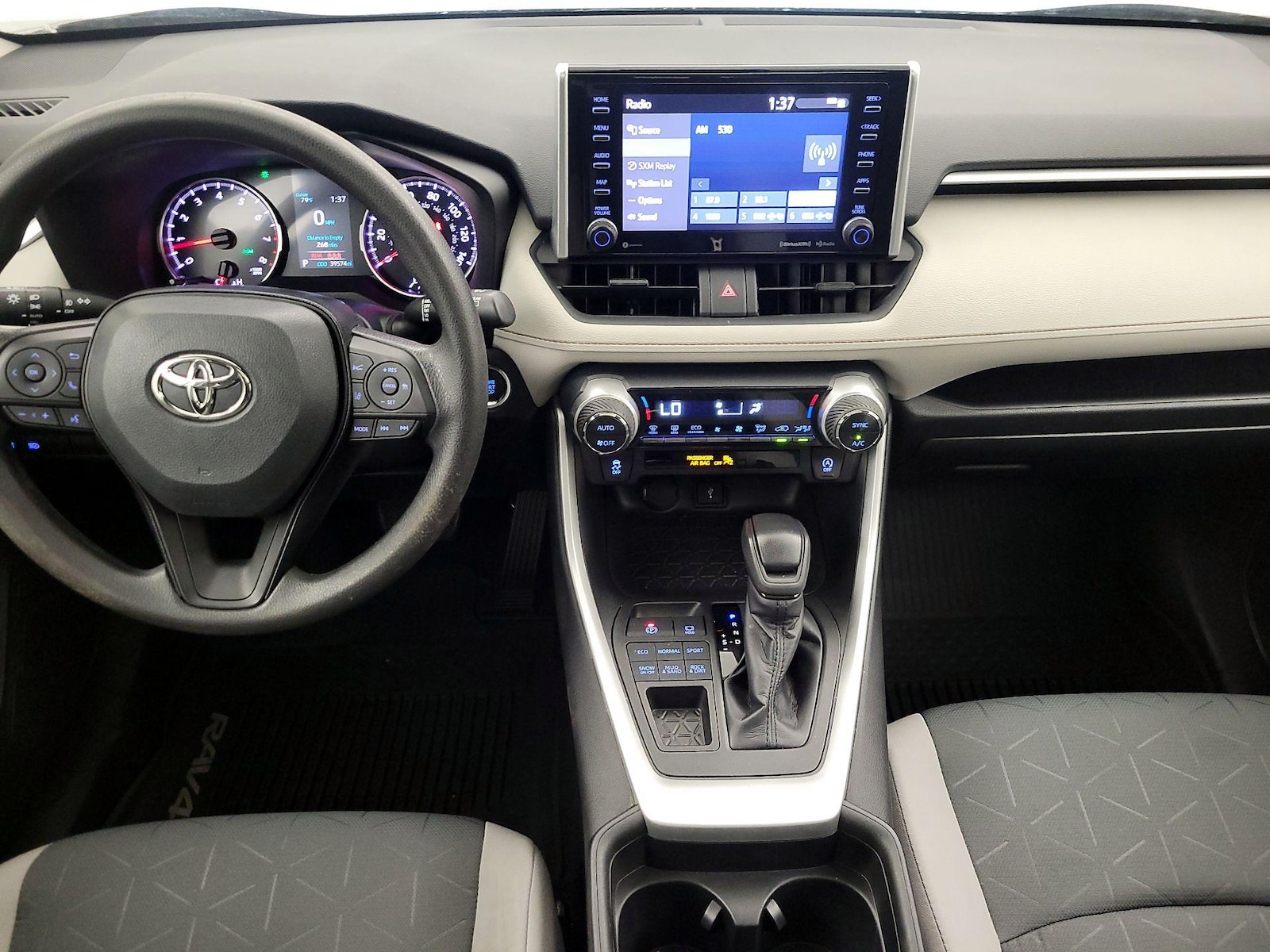 2020 Toyota RAV4 XLE - Photo 10