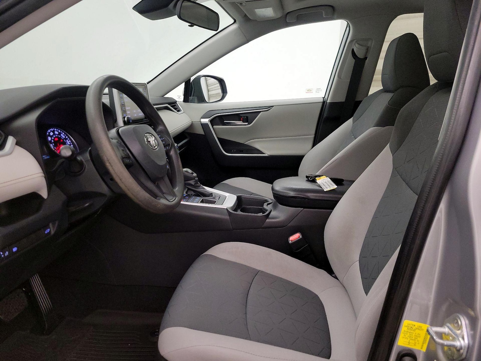 2020 Toyota RAV4 XLE - Photo 12
