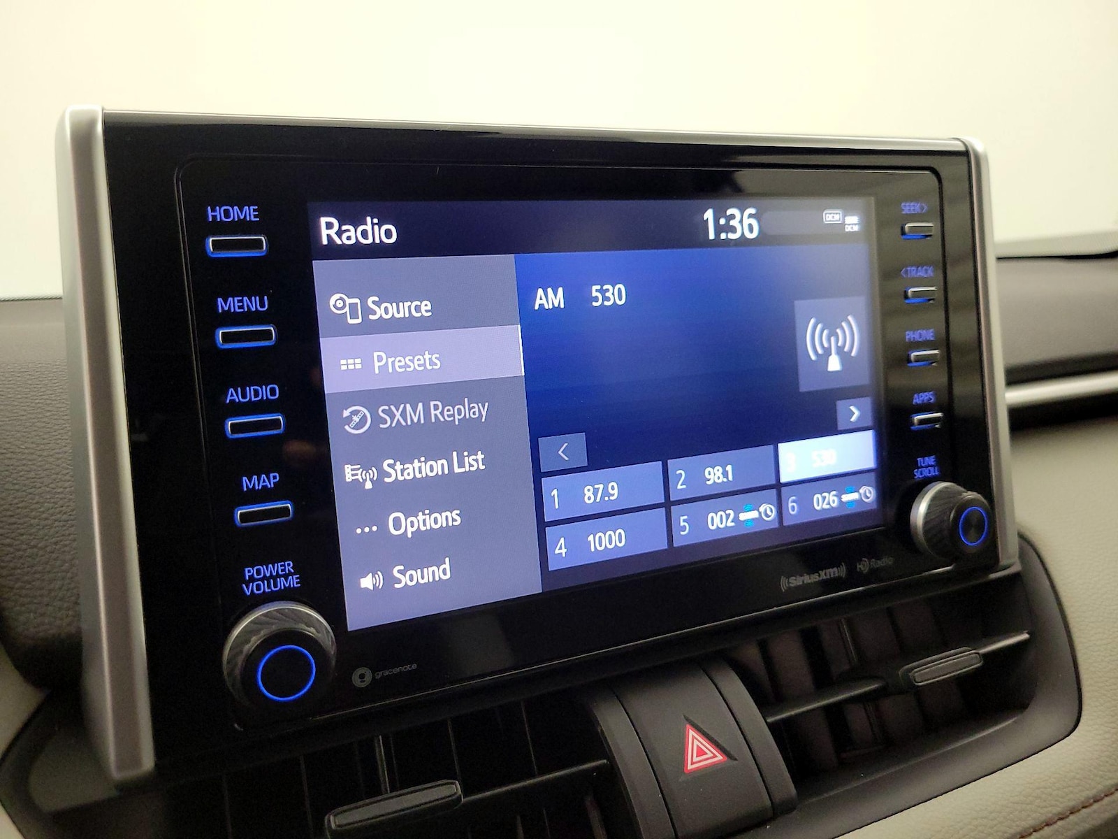 2020 Toyota RAV4 XLE - Photo 16
