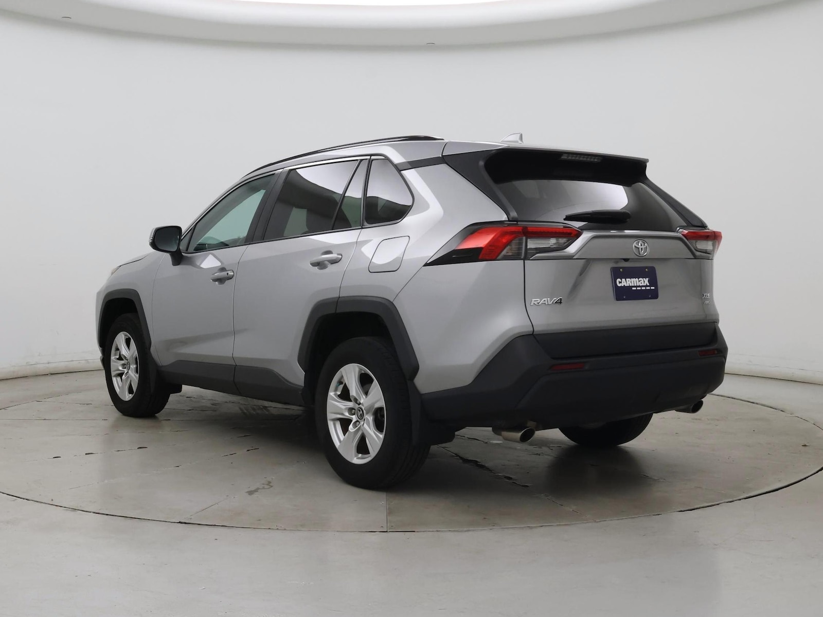 2020 Toyota RAV4 XLE - Photo 3
