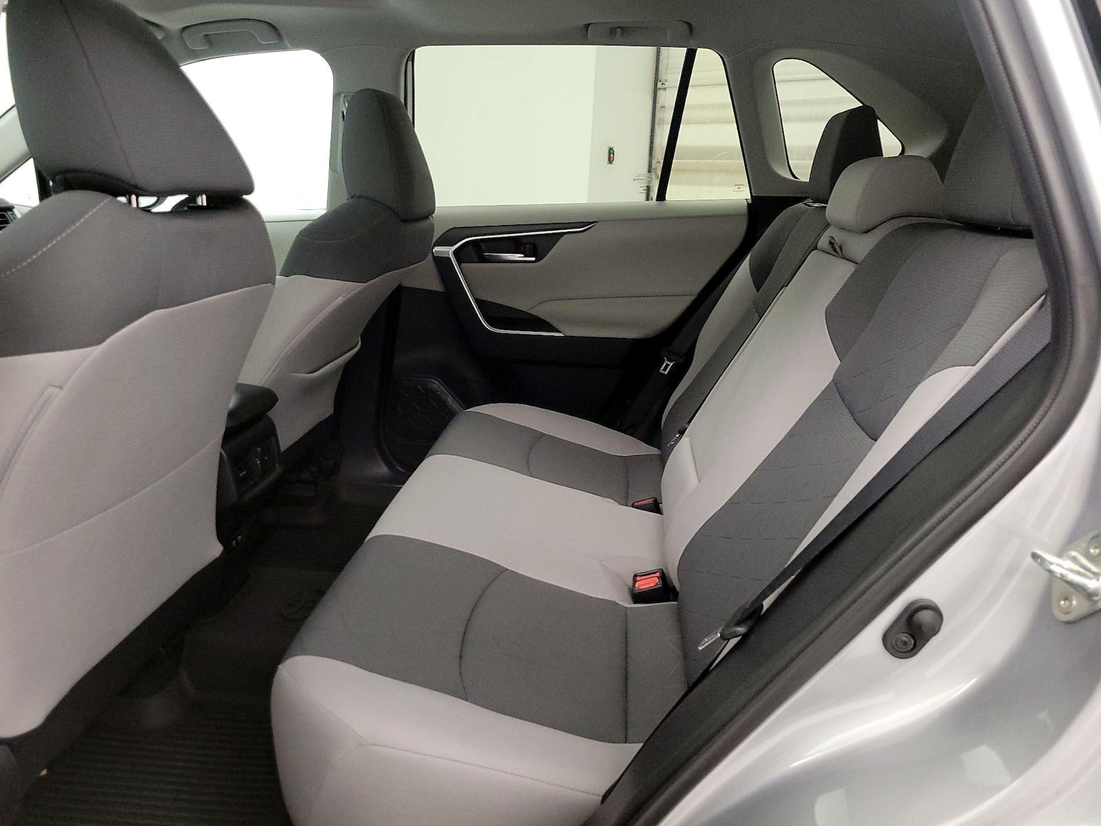 2020 Toyota RAV4 XLE - Photo 21