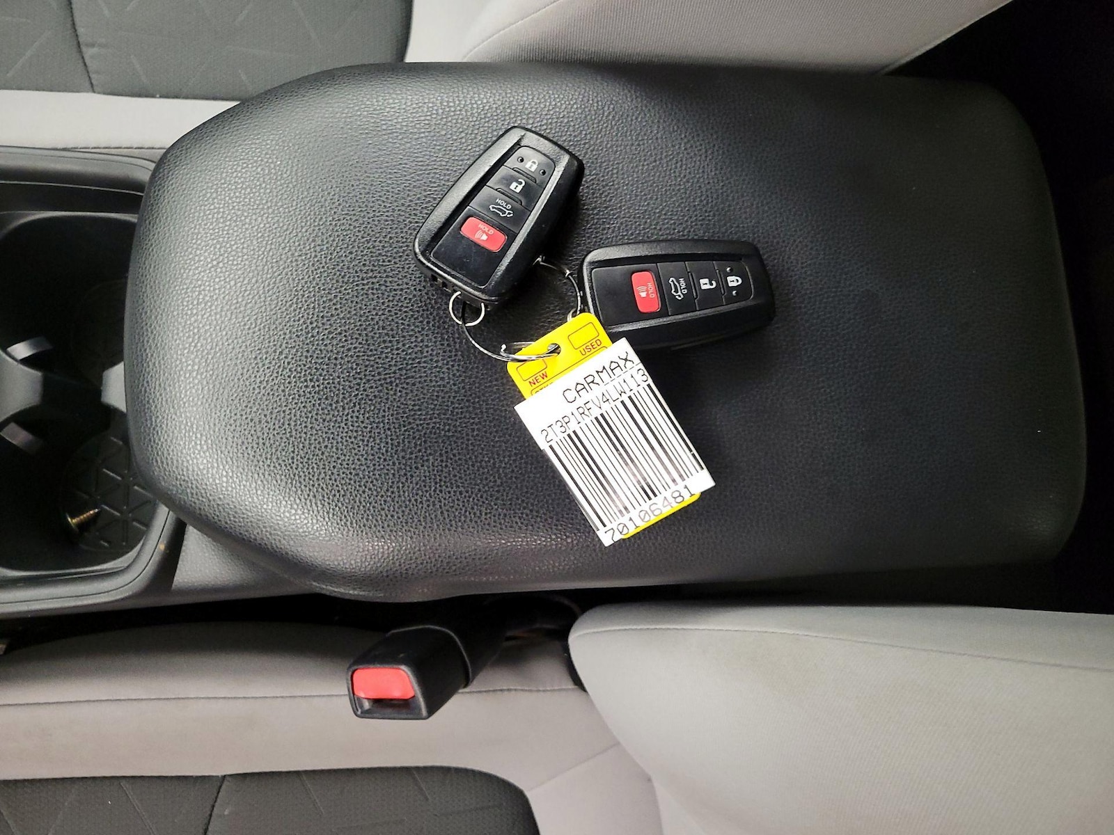 2020 Toyota RAV4 XLE - Photo 24