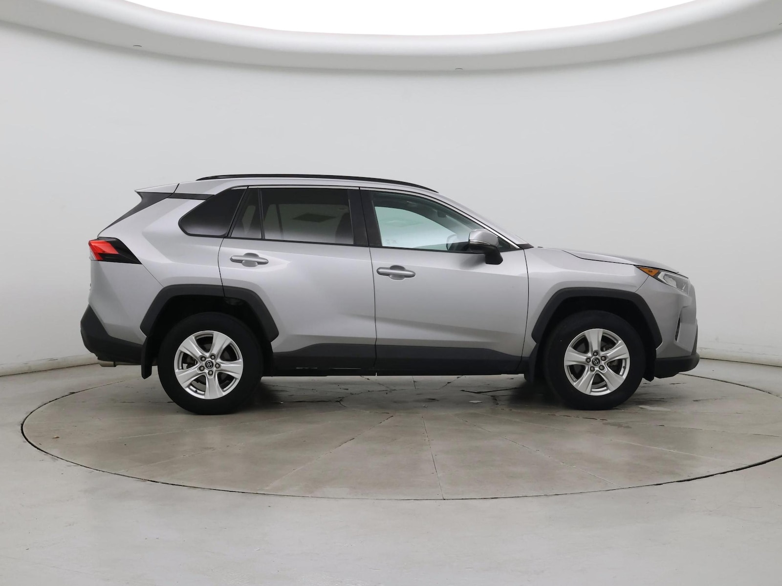 2020 Toyota RAV4 XLE - Photo 8