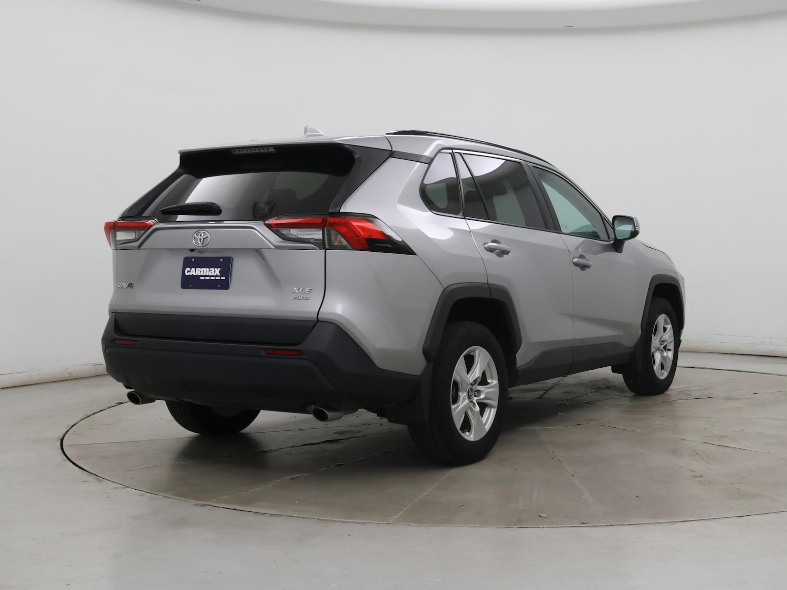 2020 Toyota RAV4 XLE - Photo 9
