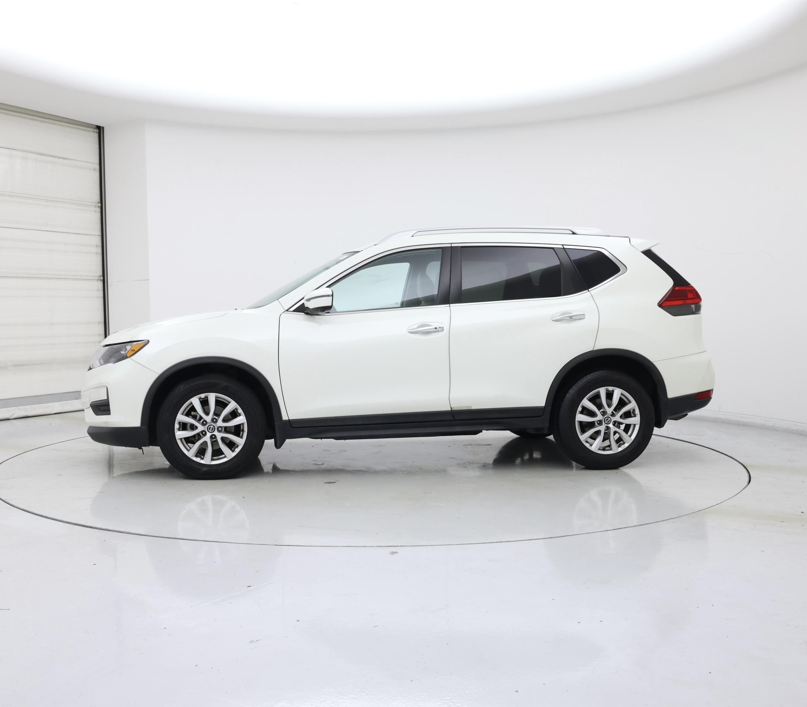 Thumbnail: 2017 Nissan Rogue - 3