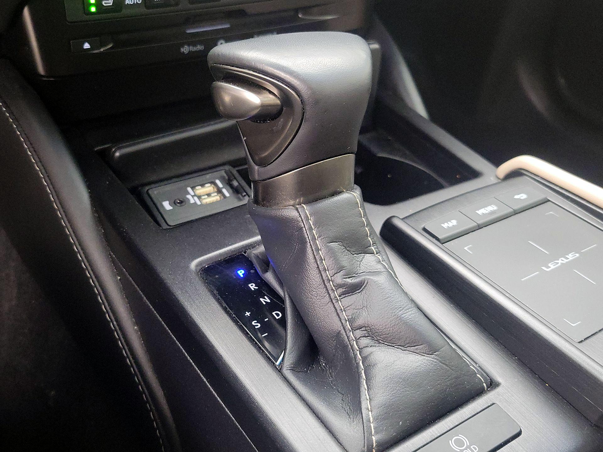 Thumbnail: 2019 Lexus ES - 18