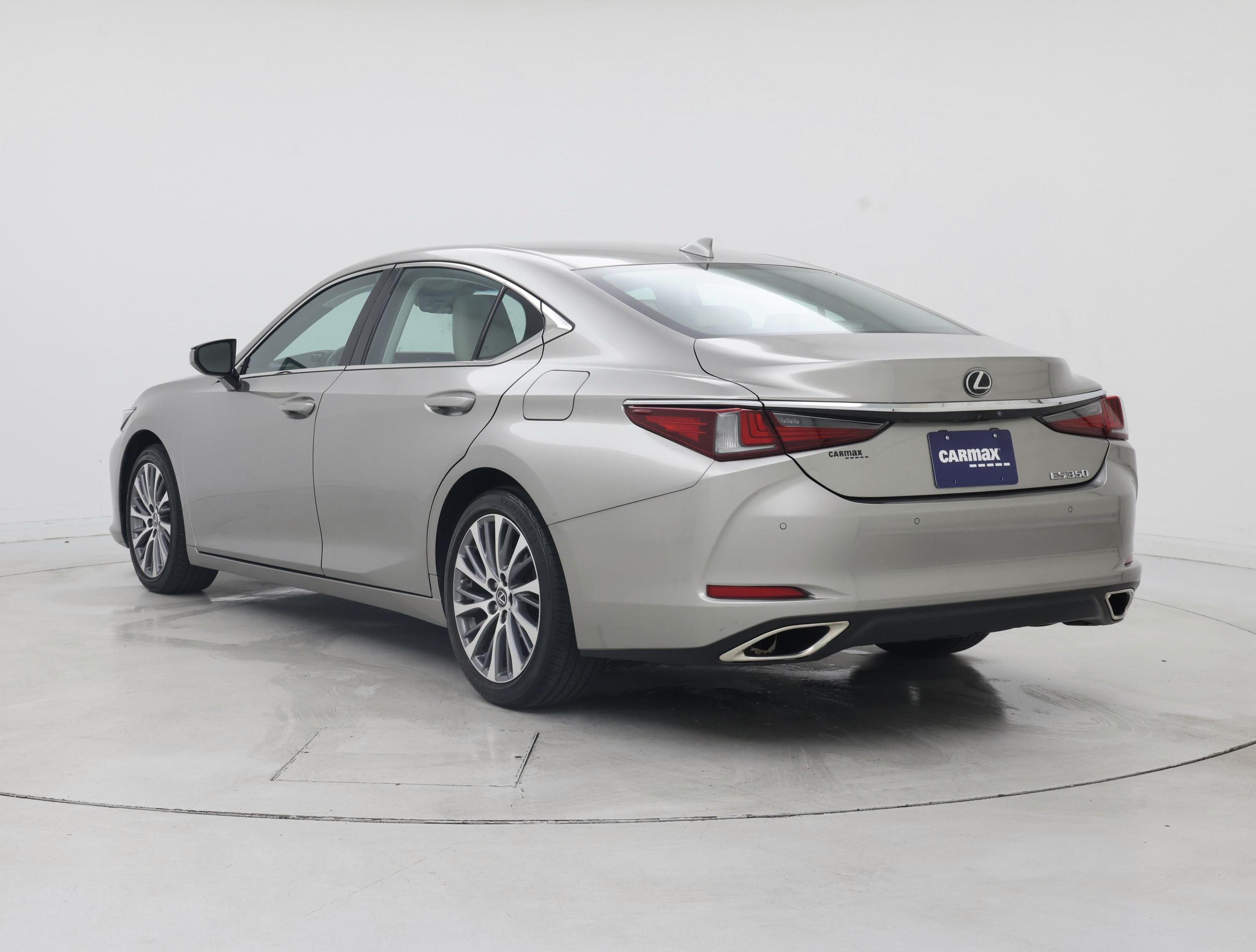 Thumbnail: 2019 Lexus ES - 2