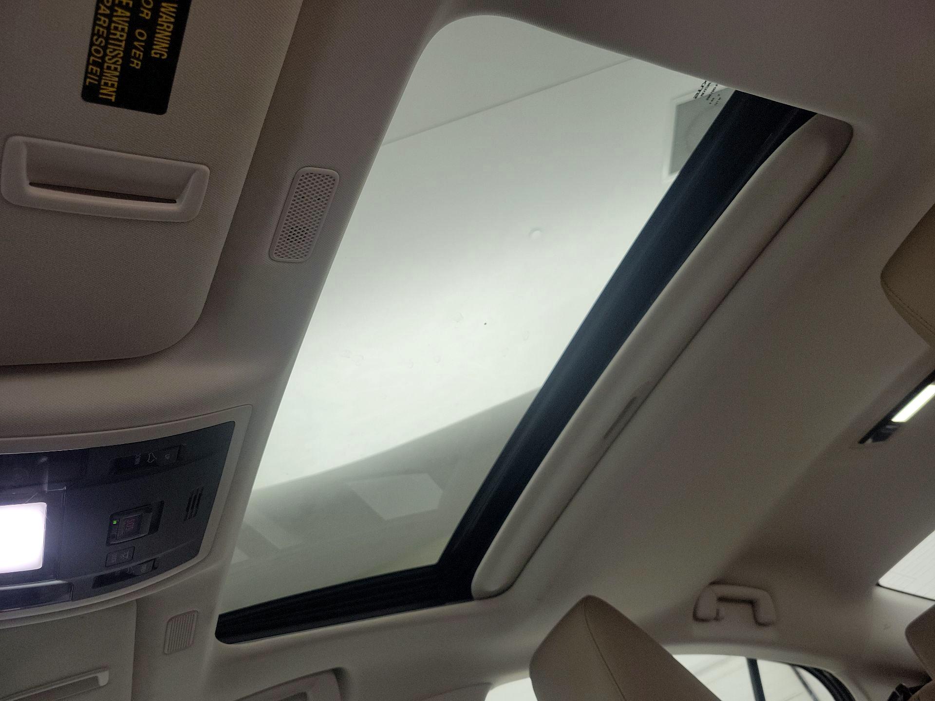 Thumbnail: 2019 Lexus ES - 20