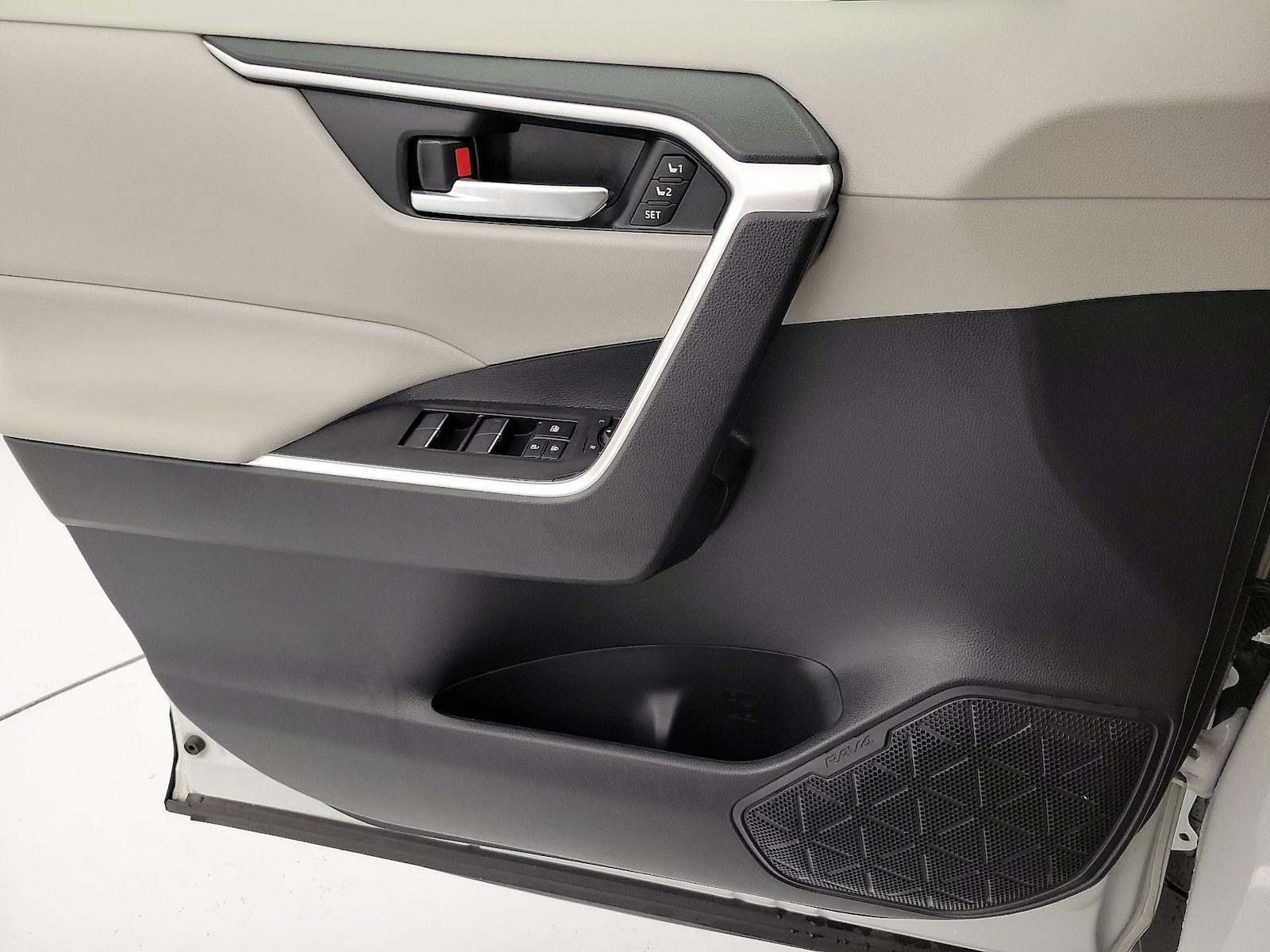 2022 Toyota RAV4 XLE Premium - Photo 13