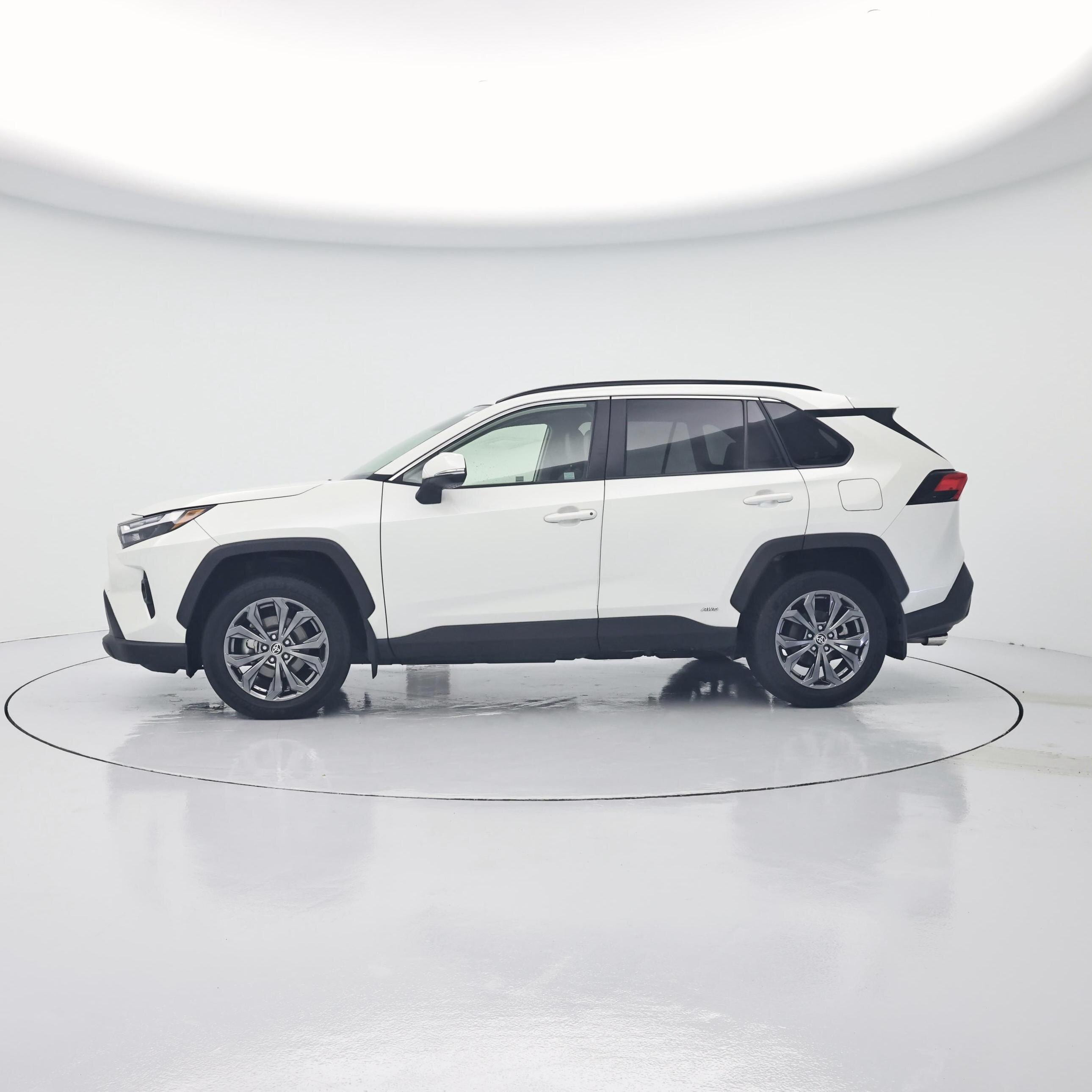 Thumbnail: 2022 Toyota RAV4 - 3