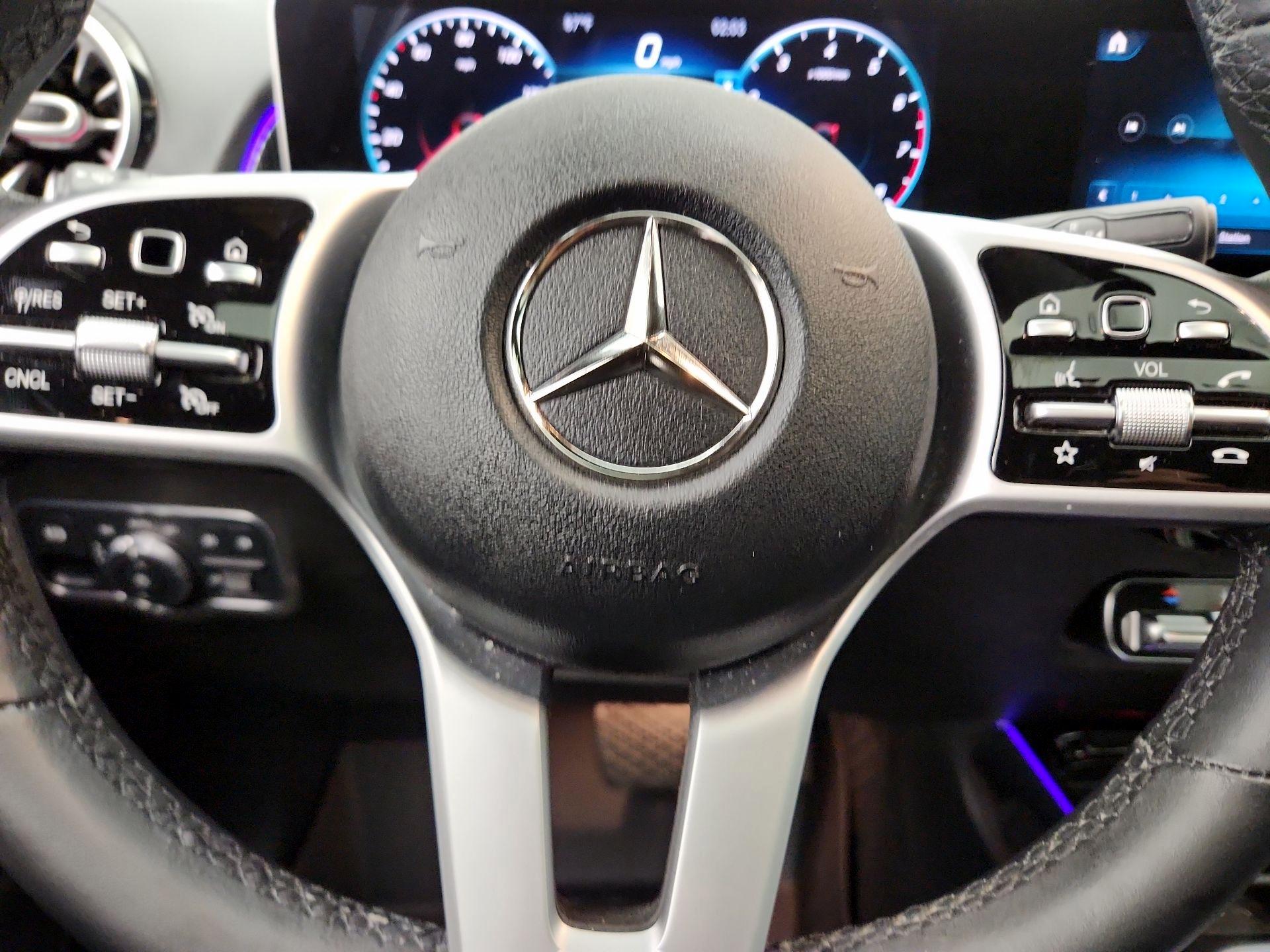 Thumbnail: 2020 Mercedes-Benz GLB - 10