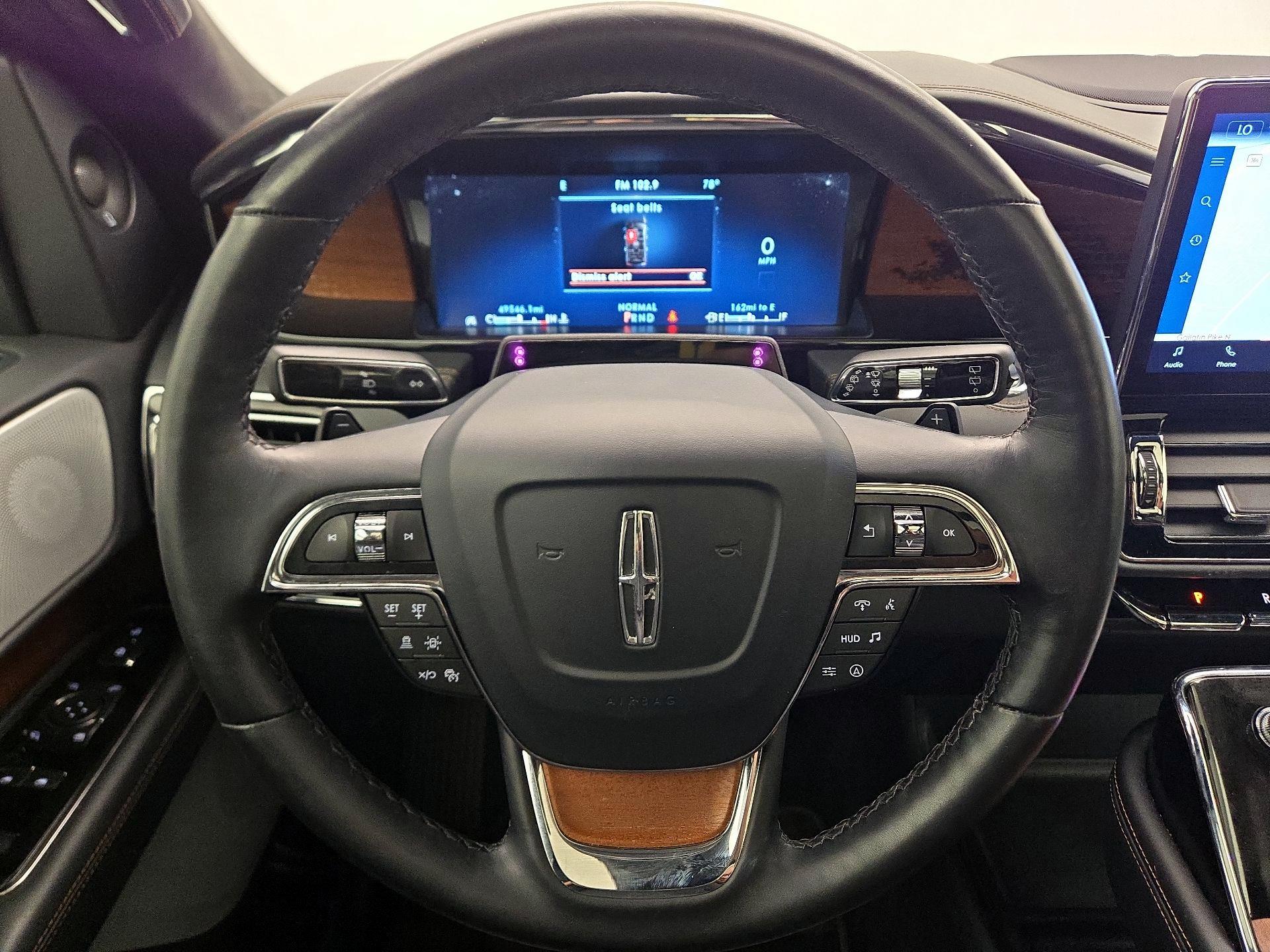 Thumbnail: 2023 Lincoln Navigator L - 10