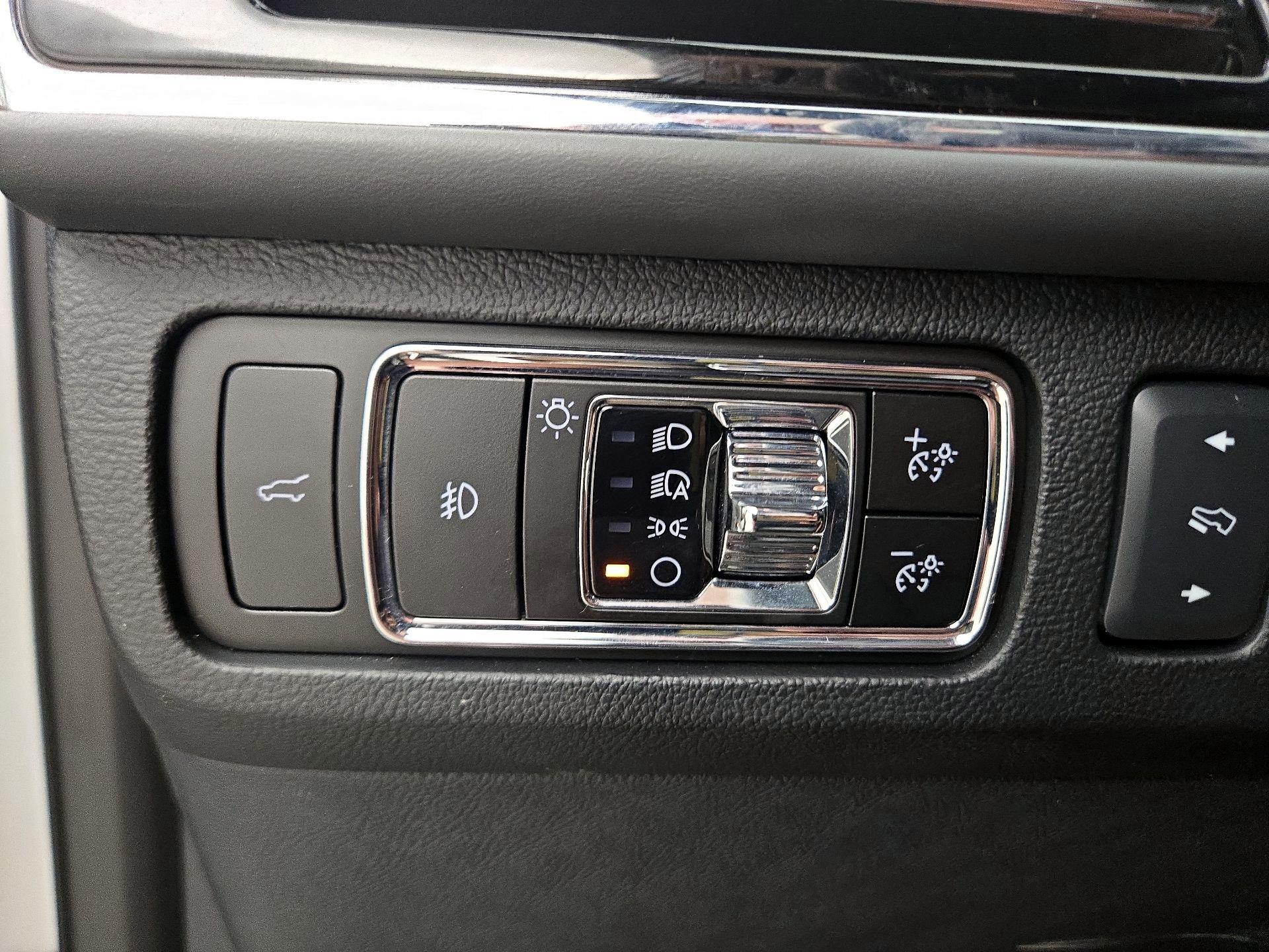 Thumbnail: 2023 Lincoln Navigator L - 13