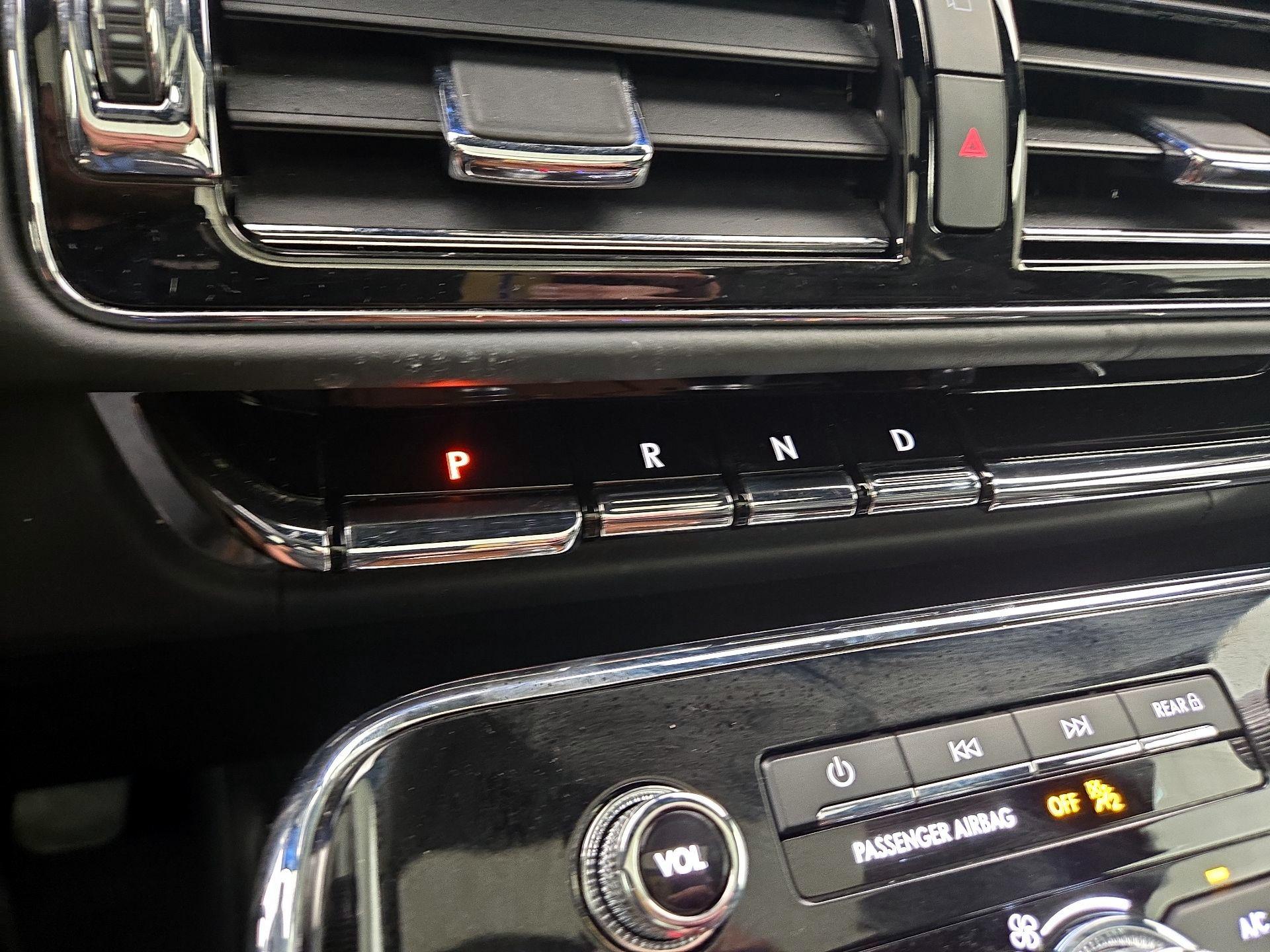 Thumbnail: 2023 Lincoln Navigator L - 18