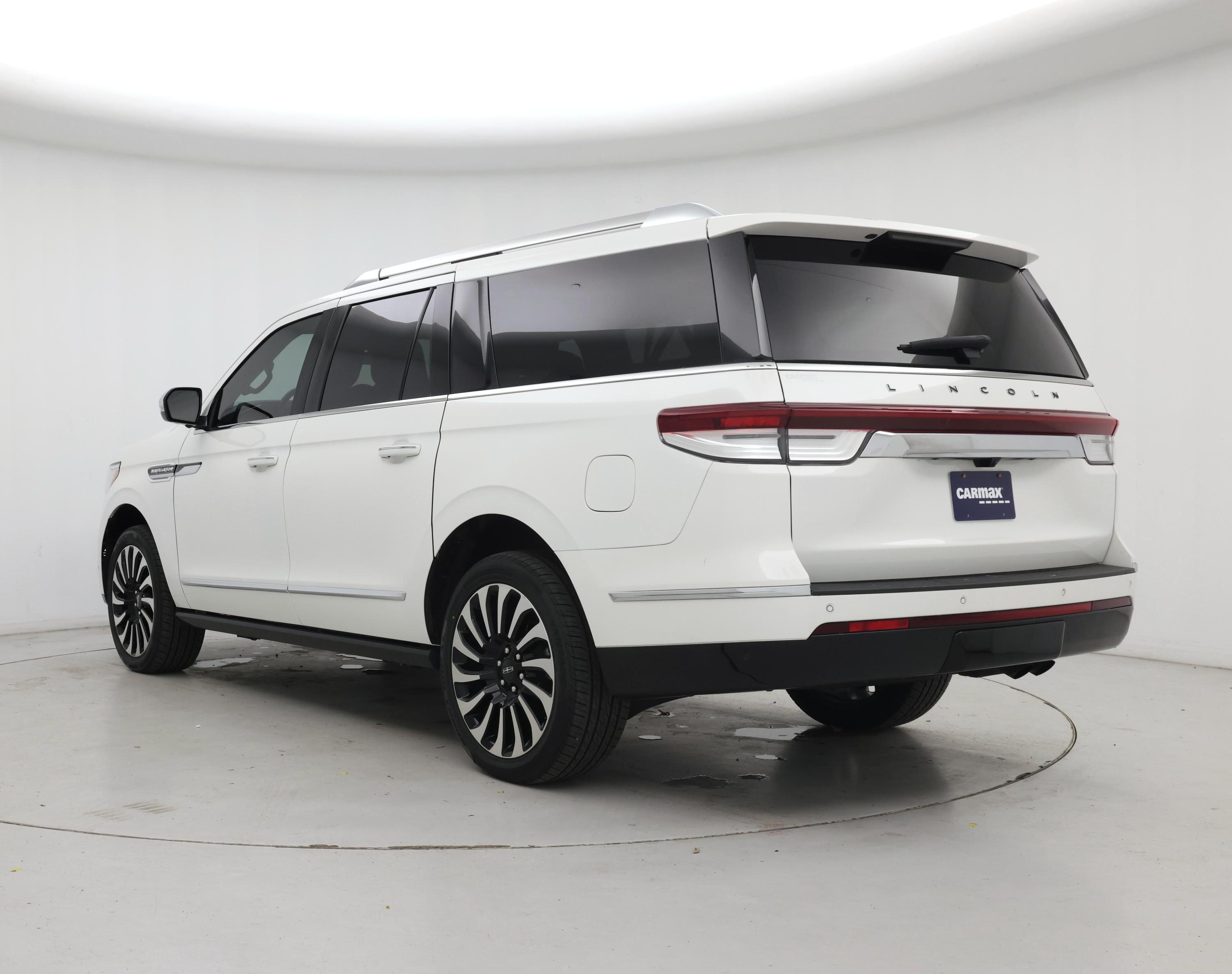 Thumbnail: 2023 Lincoln Navigator L - 2