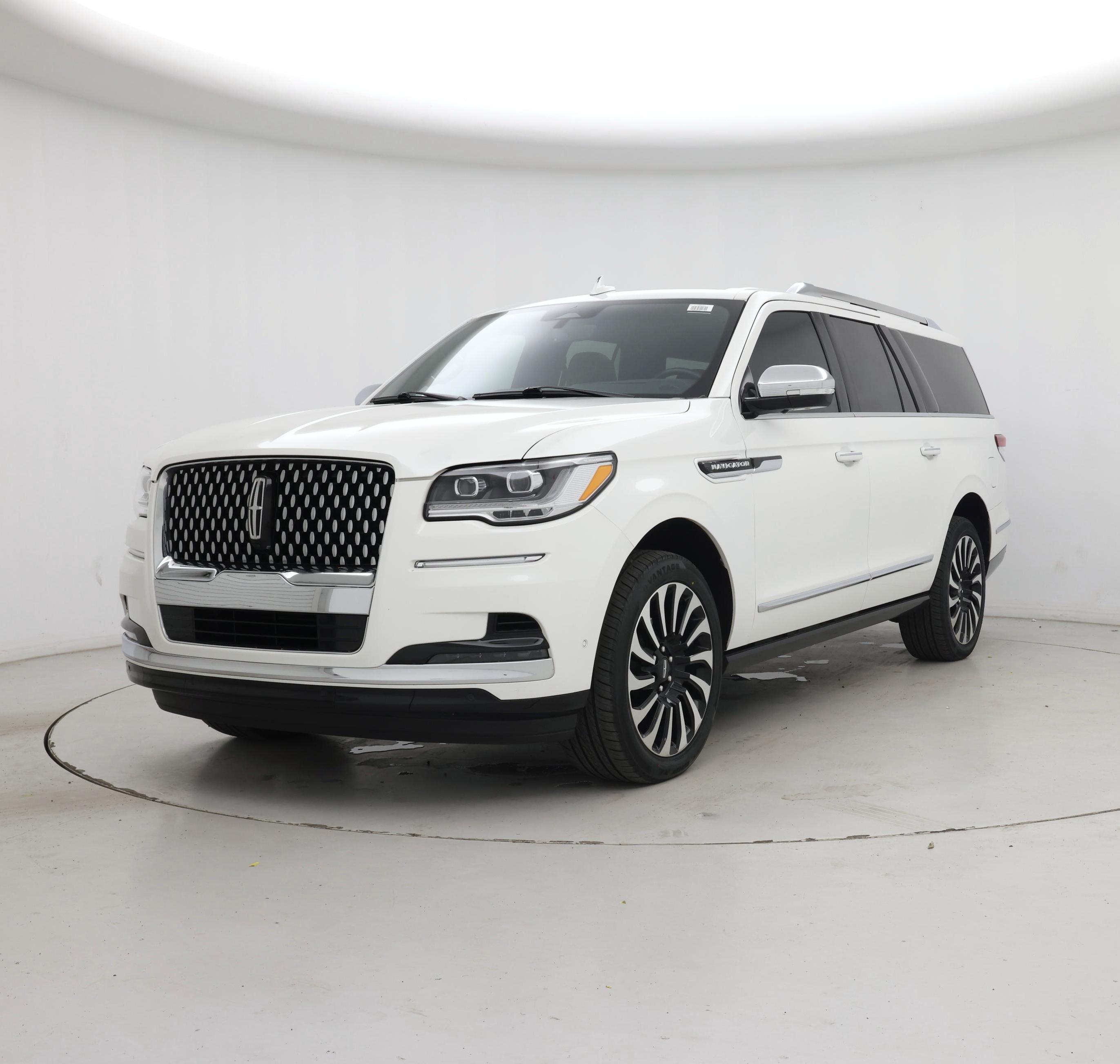 Thumbnail: 2023 Lincoln Navigator L - 4