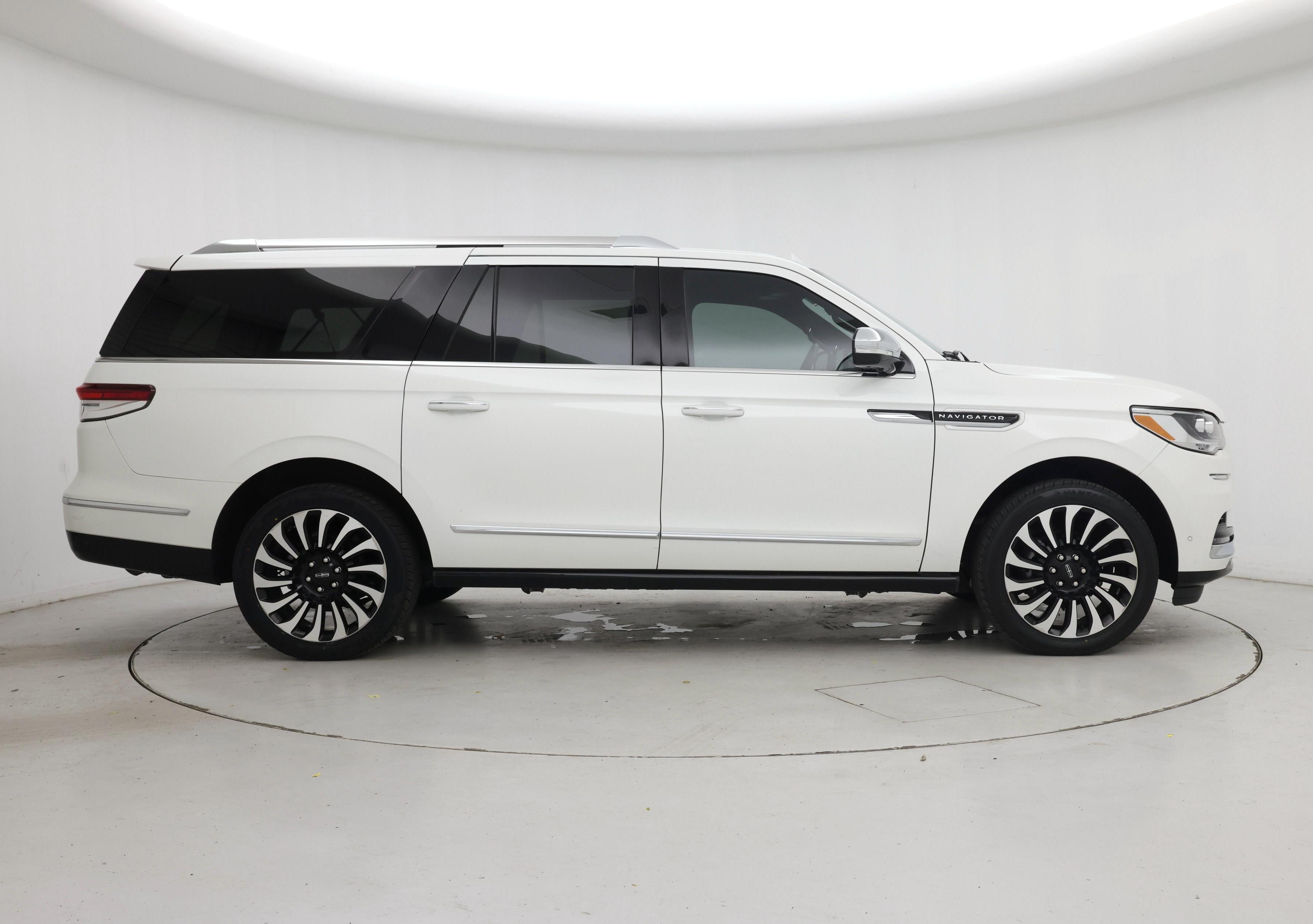 Thumbnail: 2023 Lincoln Navigator L - 7