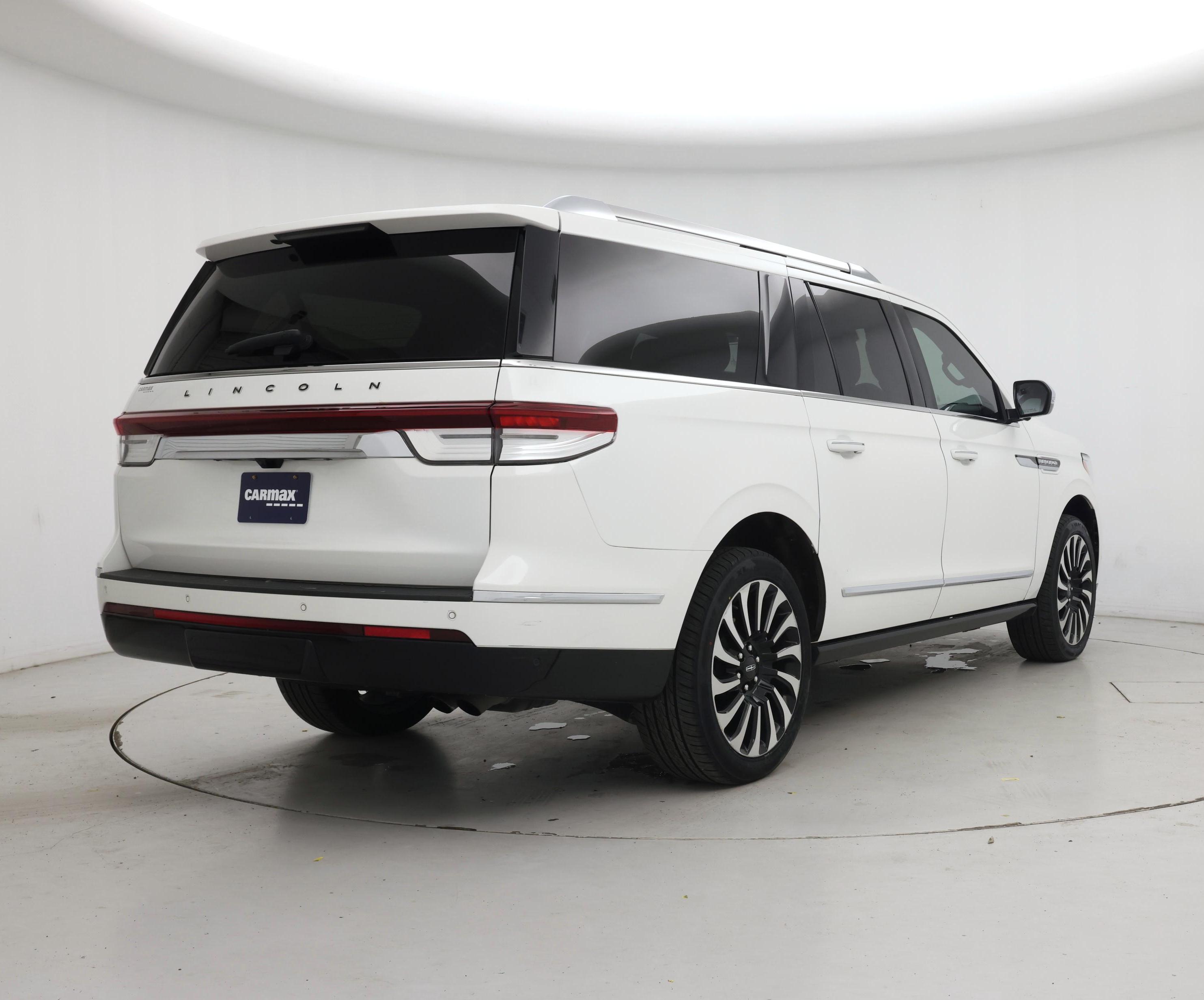 Thumbnail: 2023 Lincoln Navigator L - 8