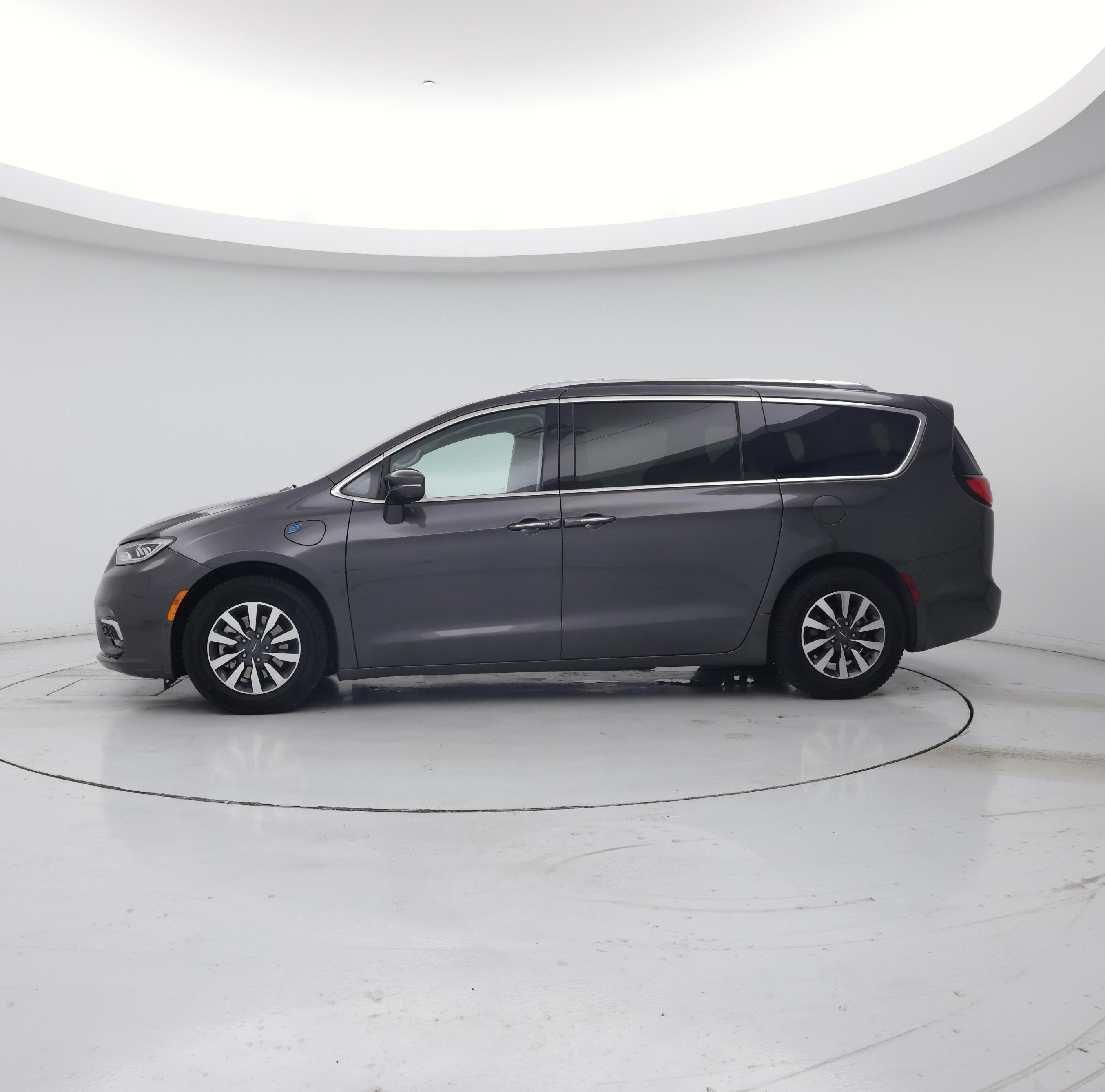 Thumbnail: 2021 Chrysler Pacifica - 3