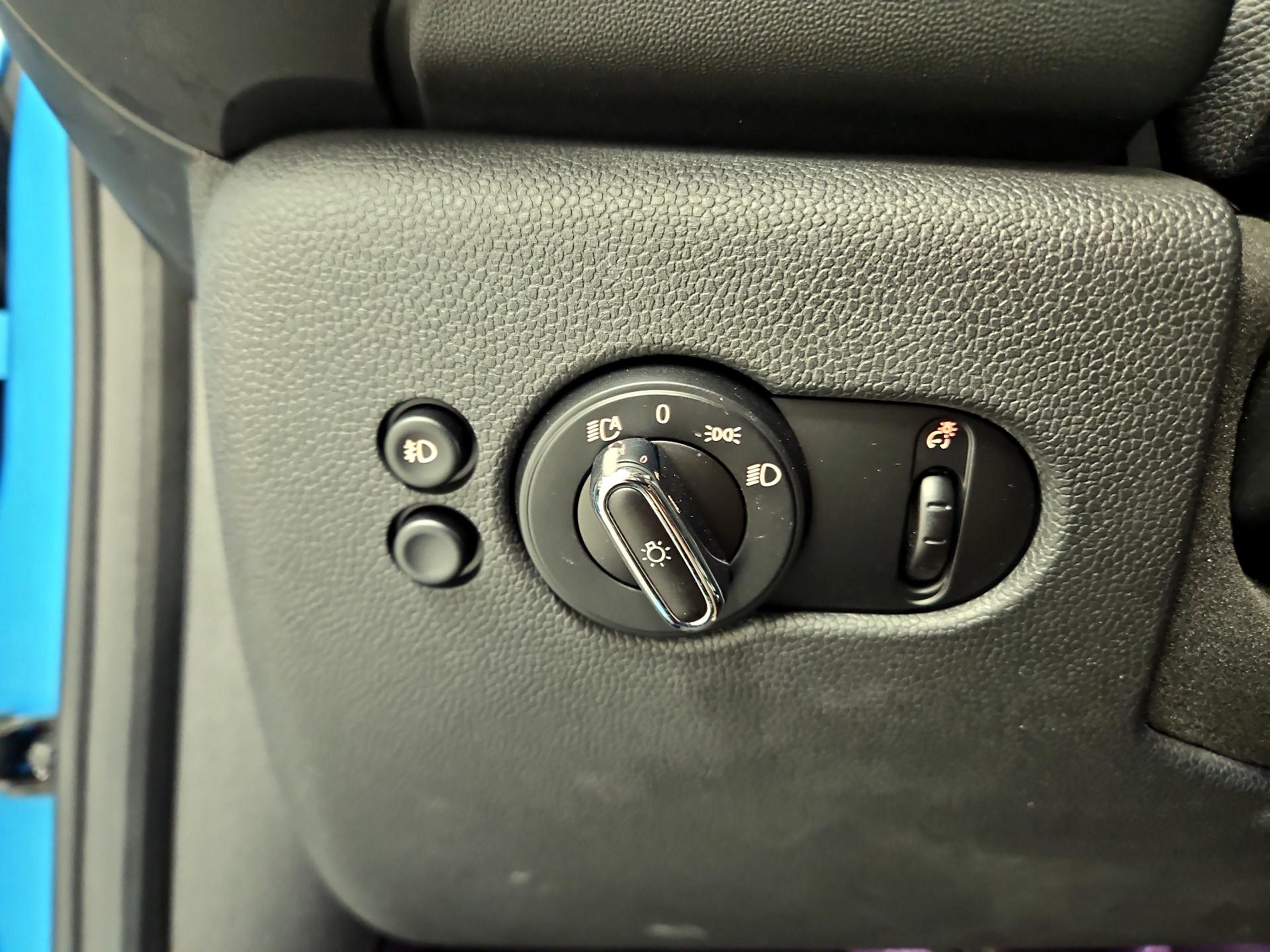 Thumbnail: 2015 MINI Cooper Hardtop - 13