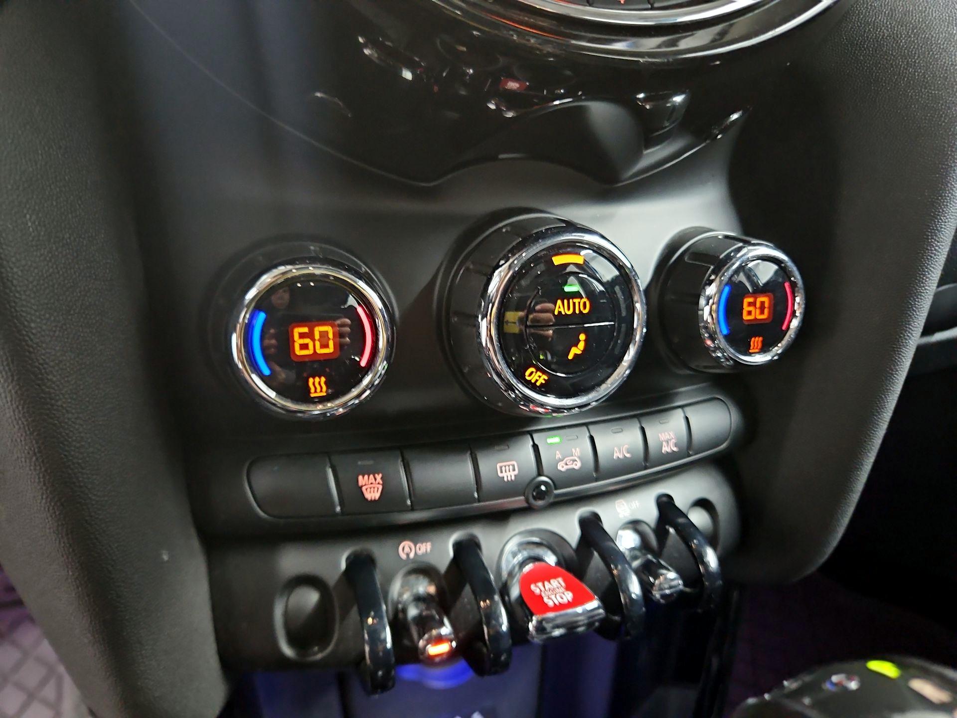 Thumbnail: 2015 MINI Cooper Hardtop - 16