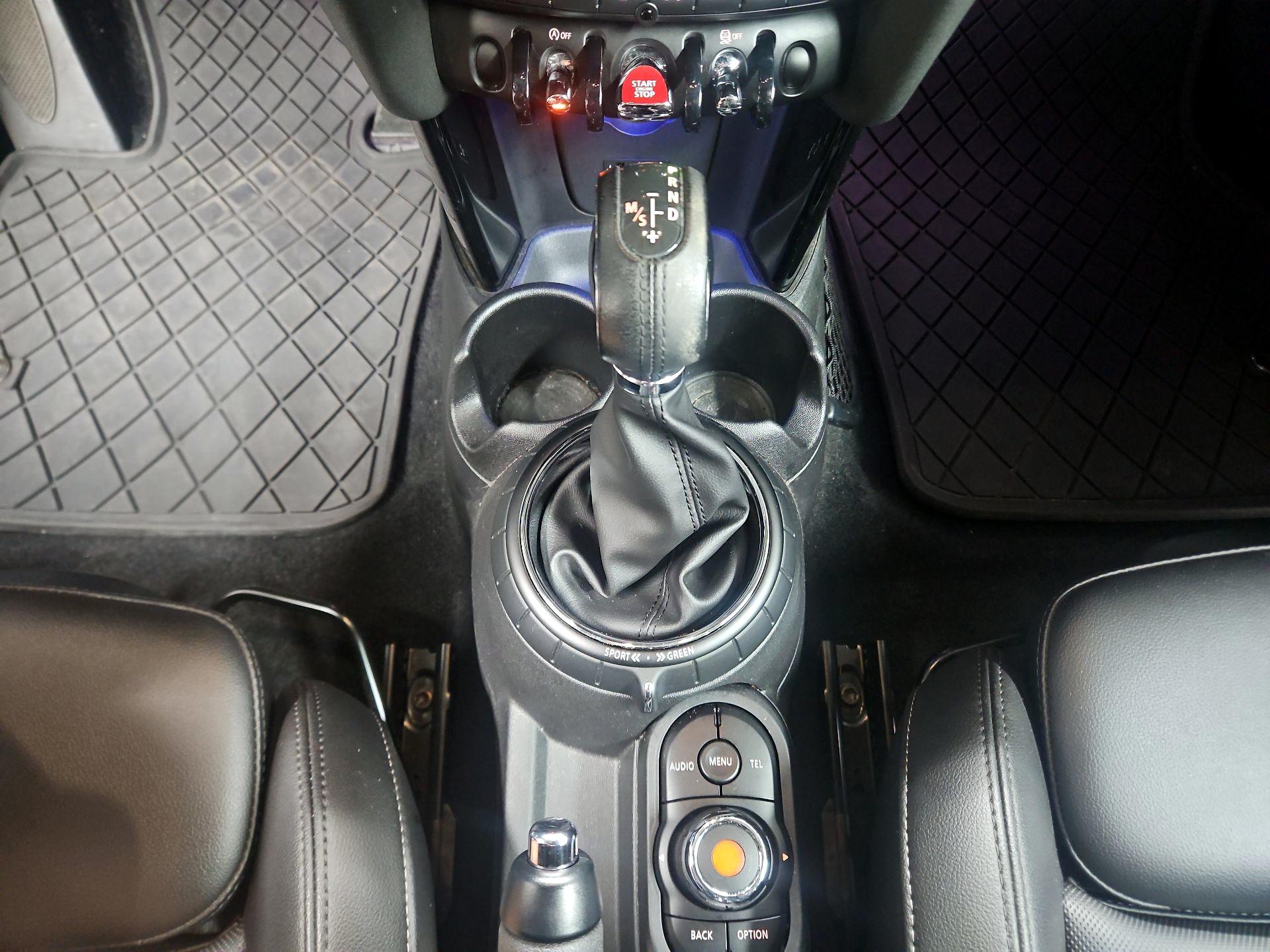 Thumbnail: 2015 MINI Cooper Hardtop - 17