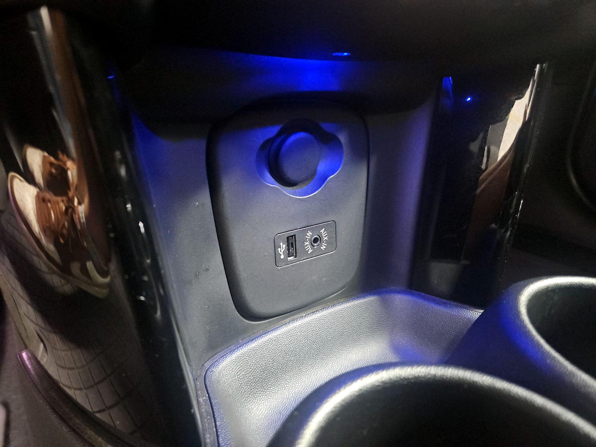 Thumbnail: 2015 MINI Cooper Hardtop - 18