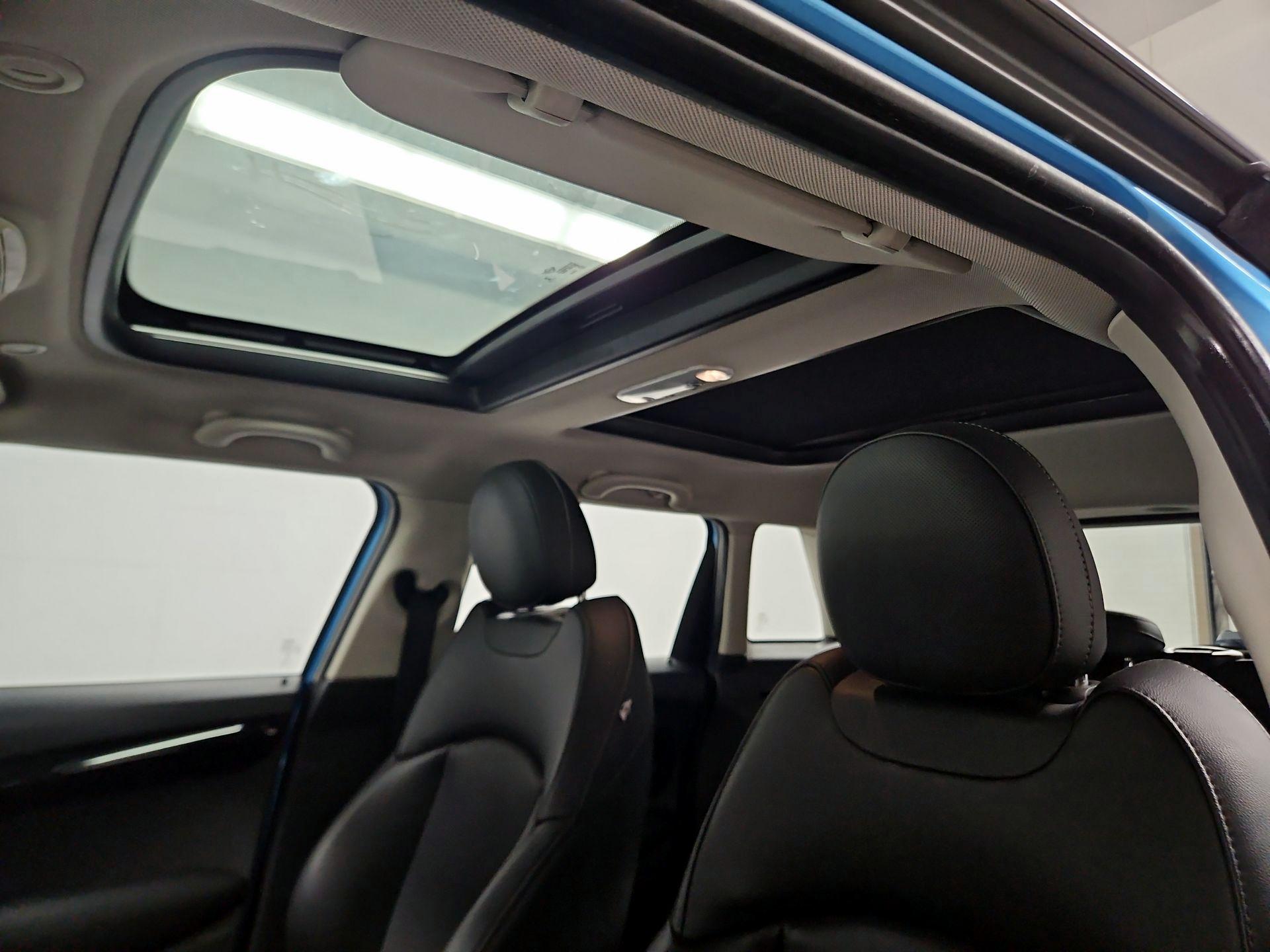 Thumbnail: 2015 MINI Cooper Hardtop - 19