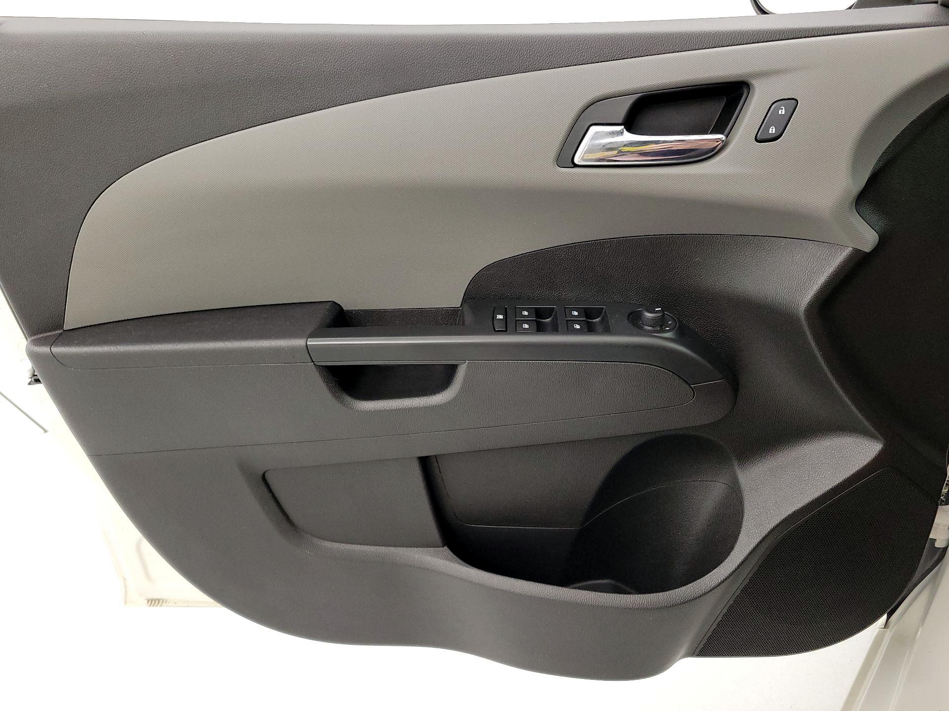 Thumbnail: 2016 Chevrolet Sonic - 12