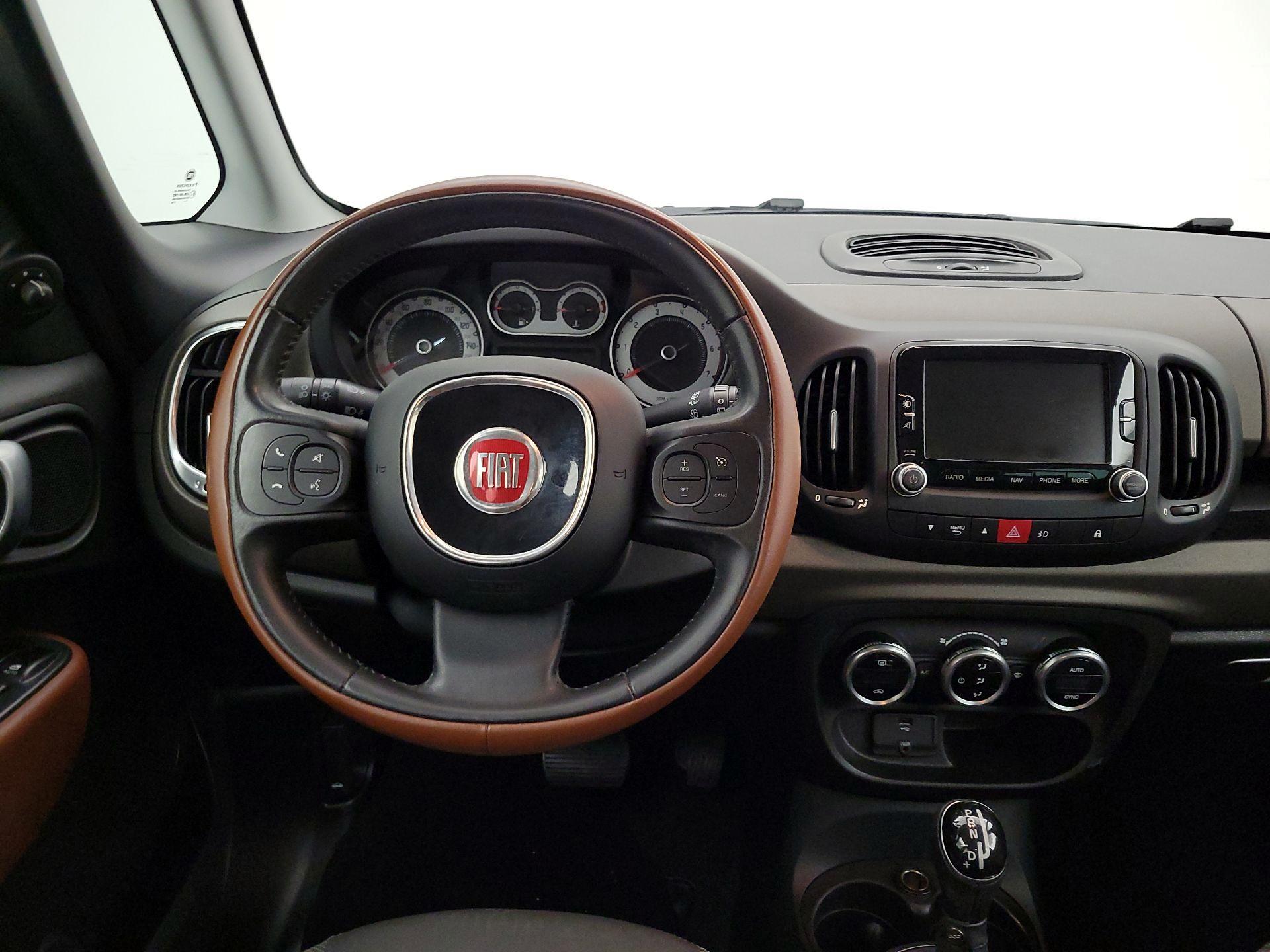 Thumbnail: 2015 Fiat 500L - 10