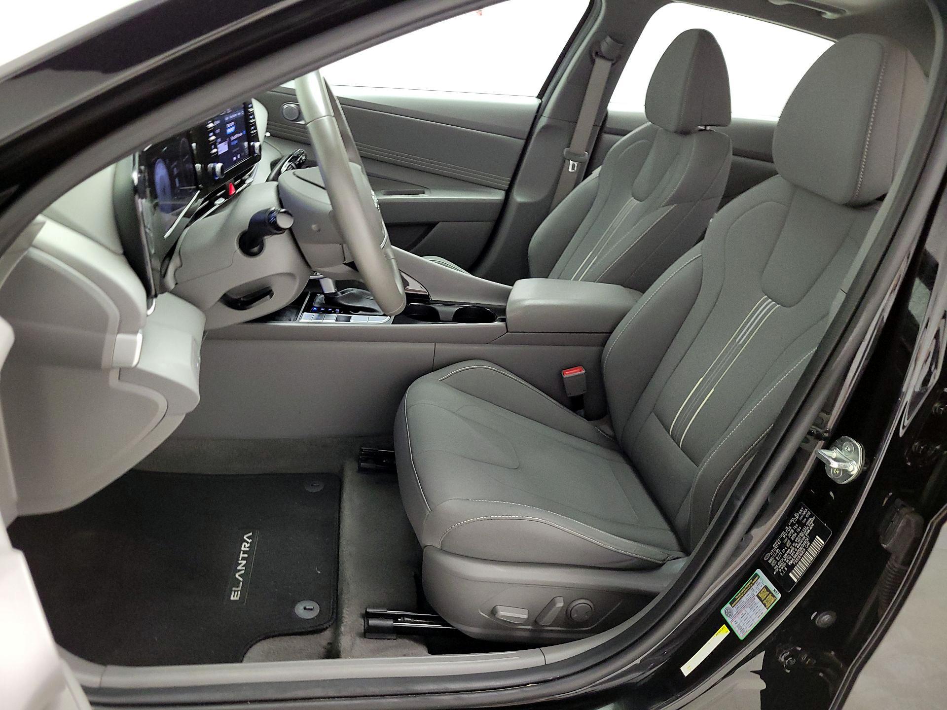 Thumbnail: 2022 Hyundai Elantra - 11