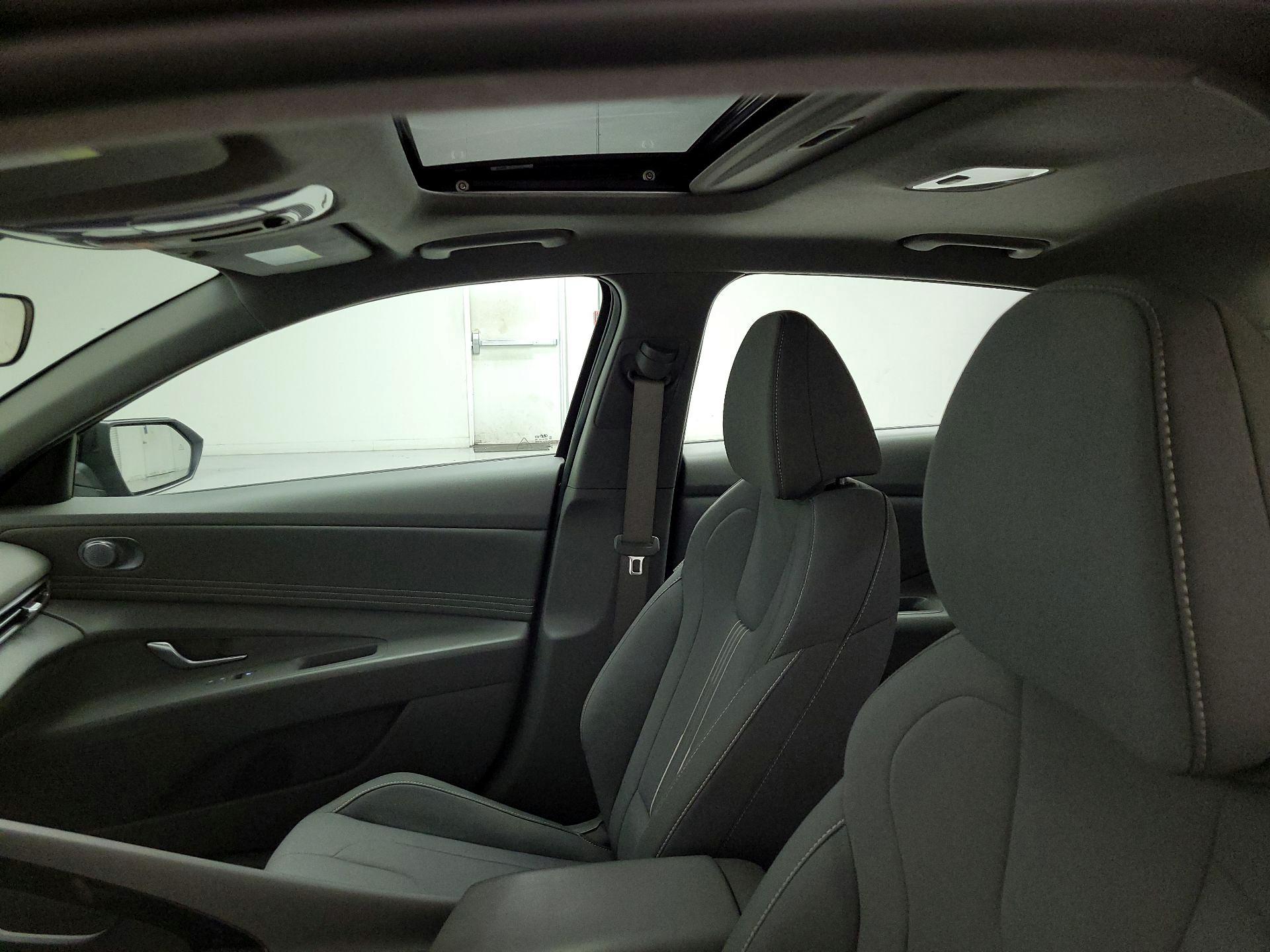 Thumbnail: 2022 Hyundai Elantra - 20