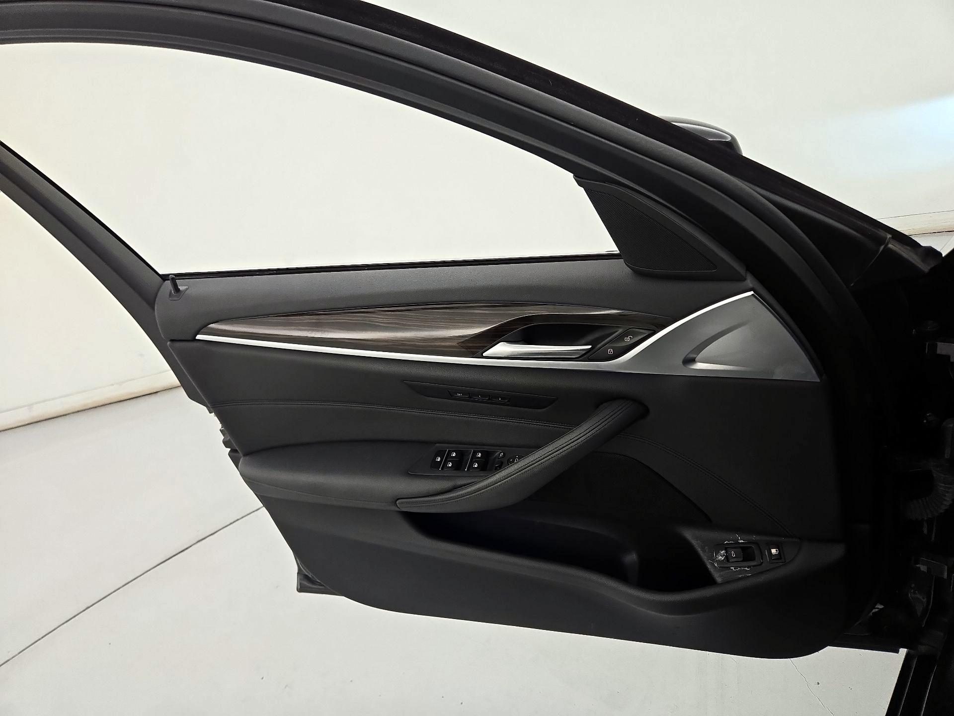 Thumbnail: 2018 BMW 5 Series - 12