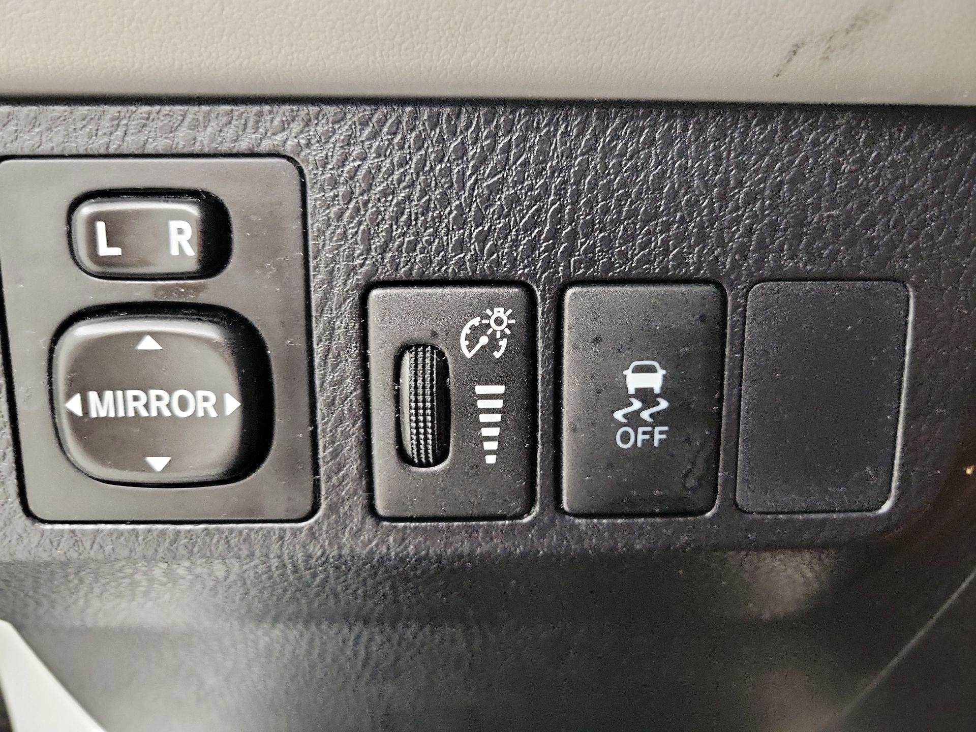 Thumbnail: 2015 Toyota RAV4 - 13