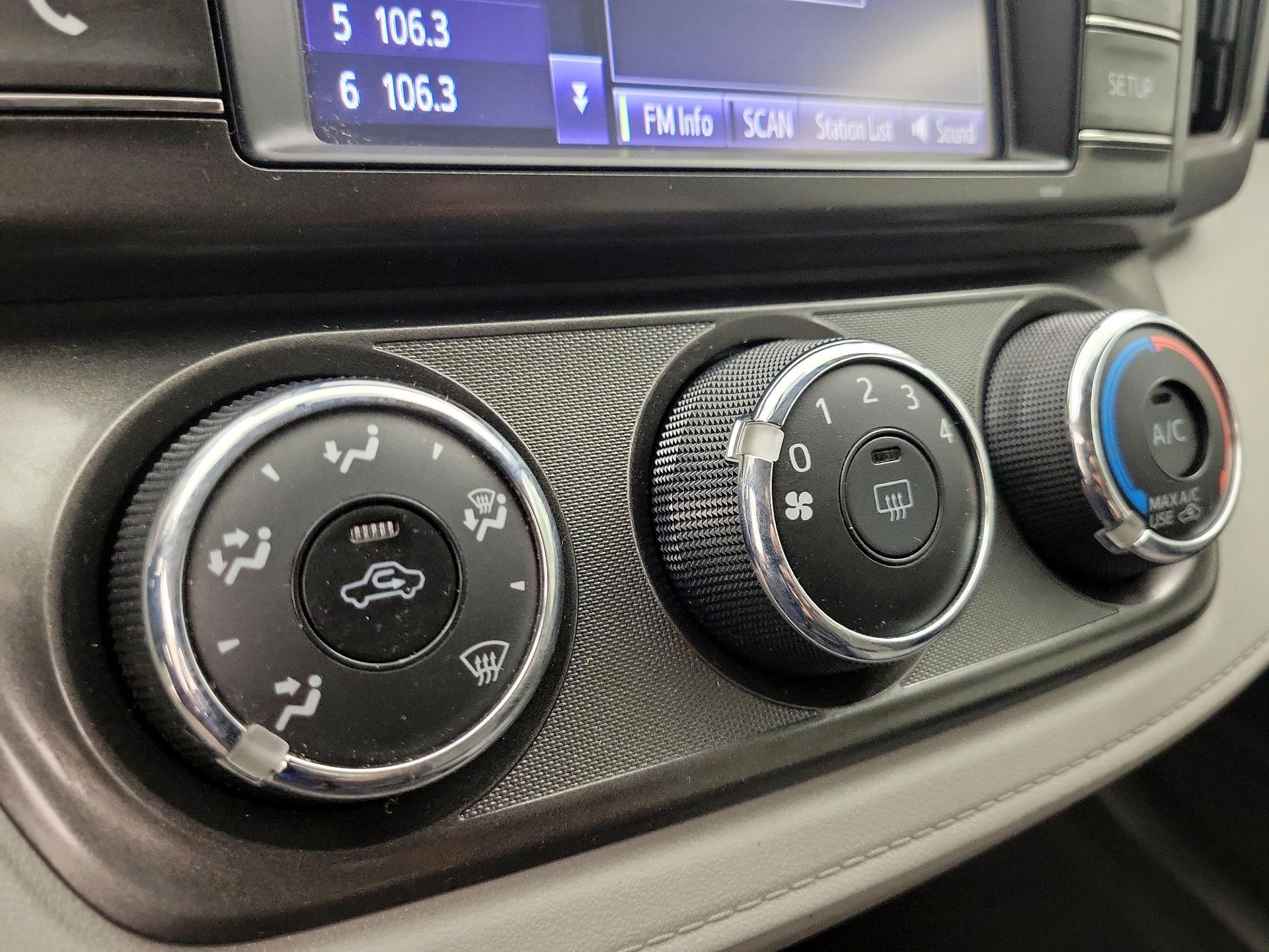 Thumbnail: 2015 Toyota RAV4 - 16