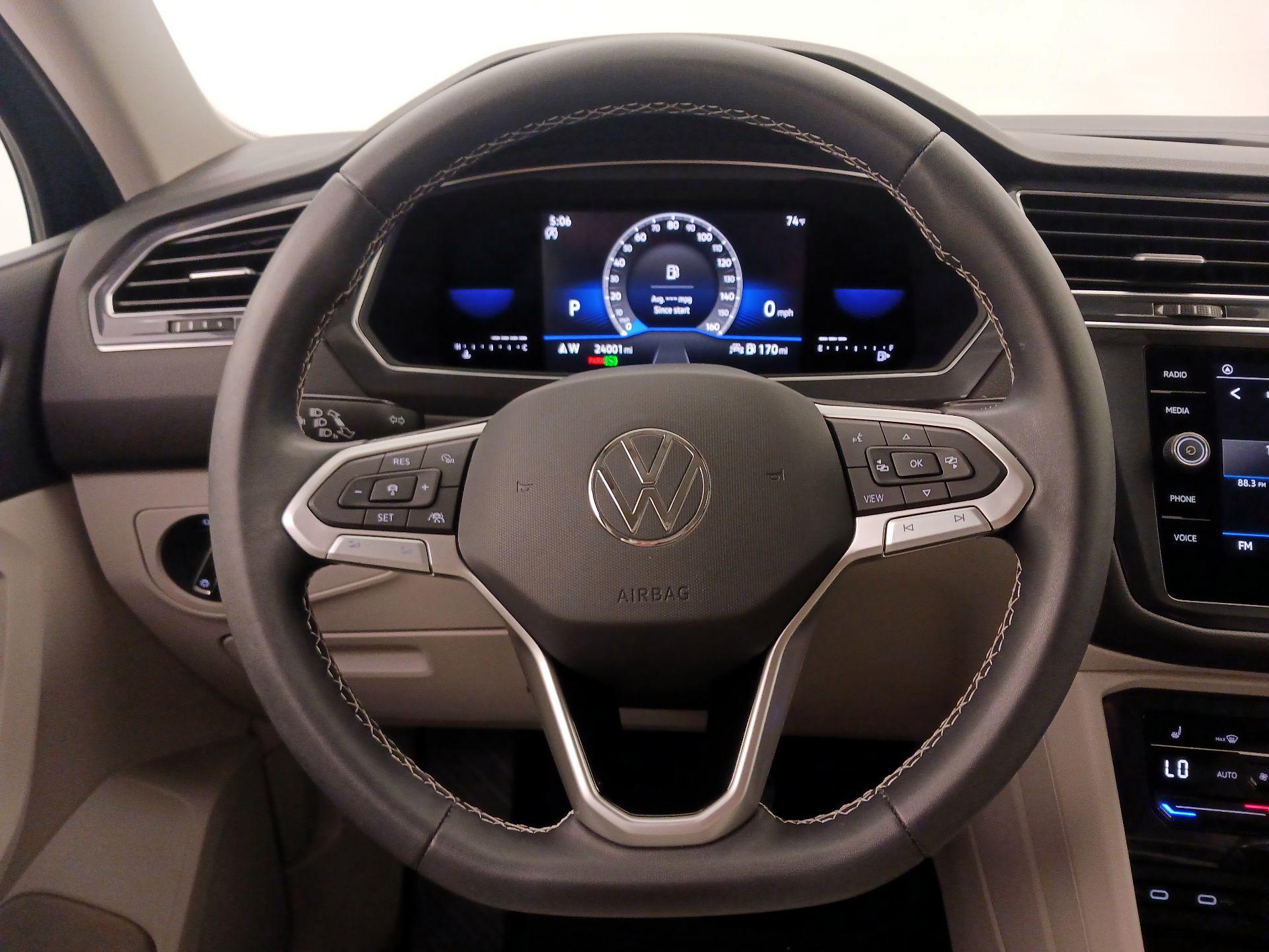 Thumbnail: 2023 Volkswagen Tiguan - 10