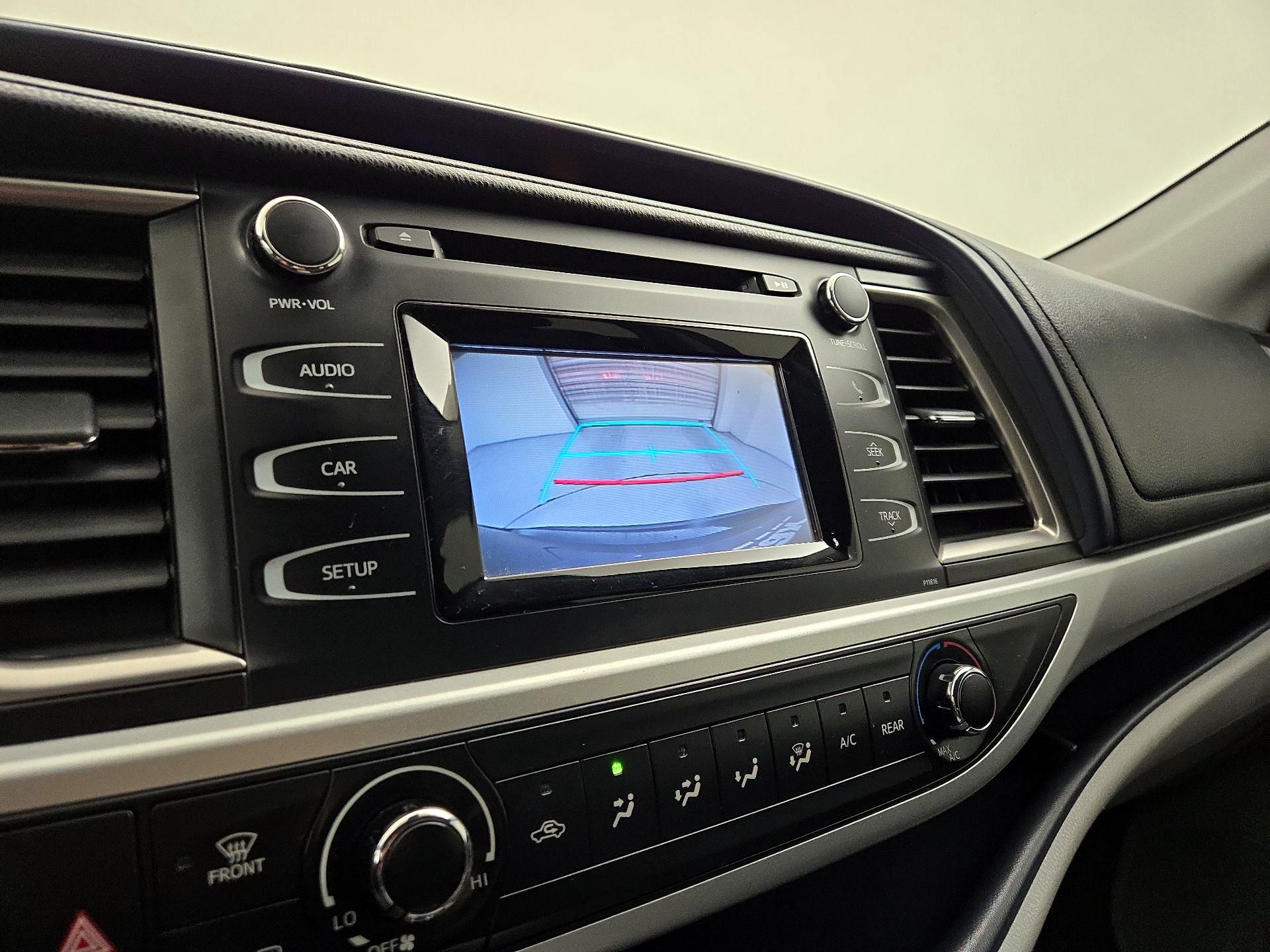 Thumbnail: 2019 Toyota Highlander - 14