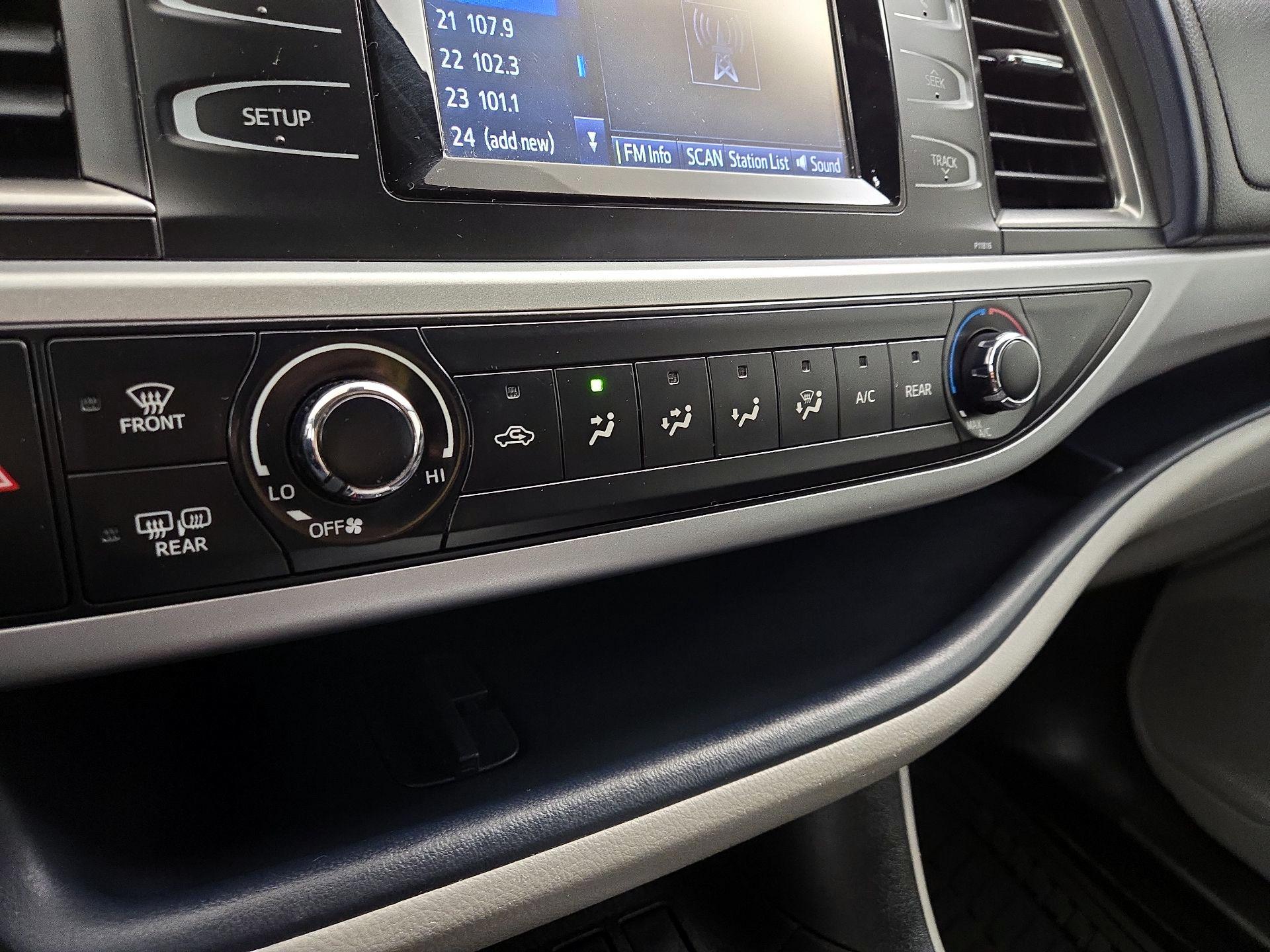 Thumbnail: 2019 Toyota Highlander - 16