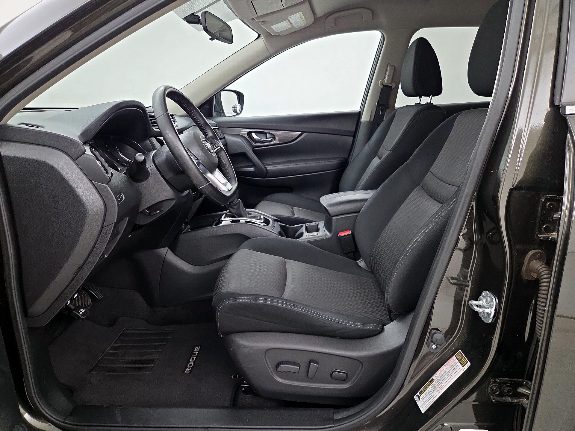 Thumbnail: 2017 Nissan Rogue - 11
