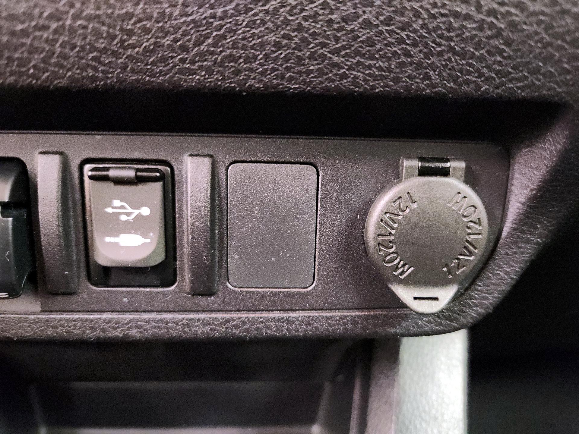 Thumbnail: 2019 Toyota Tacoma - 18