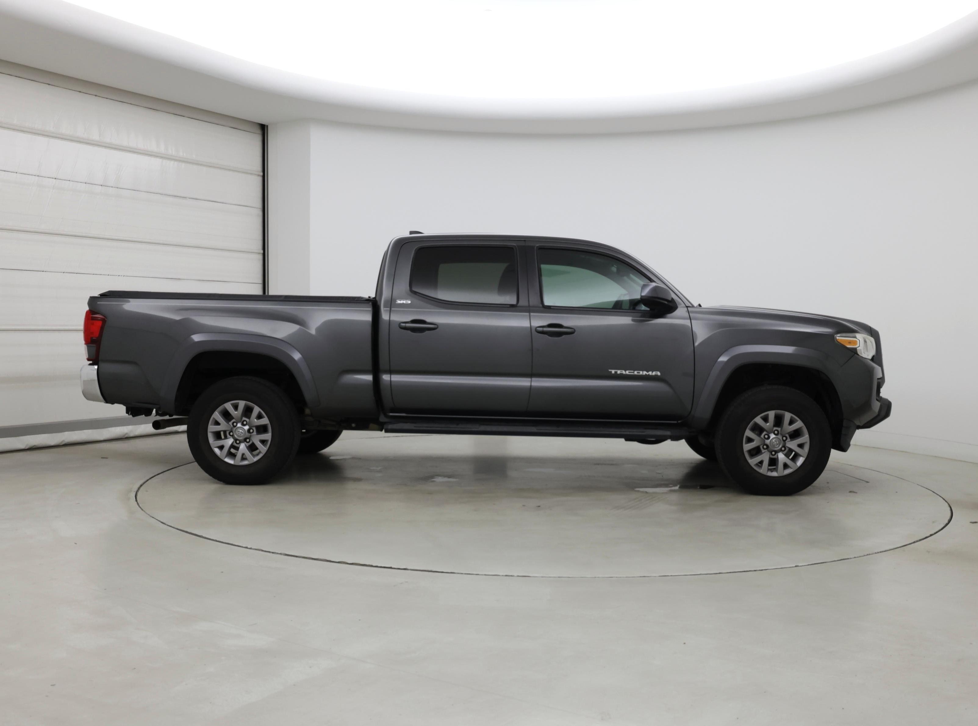 Thumbnail: 2019 Toyota Tacoma - 7