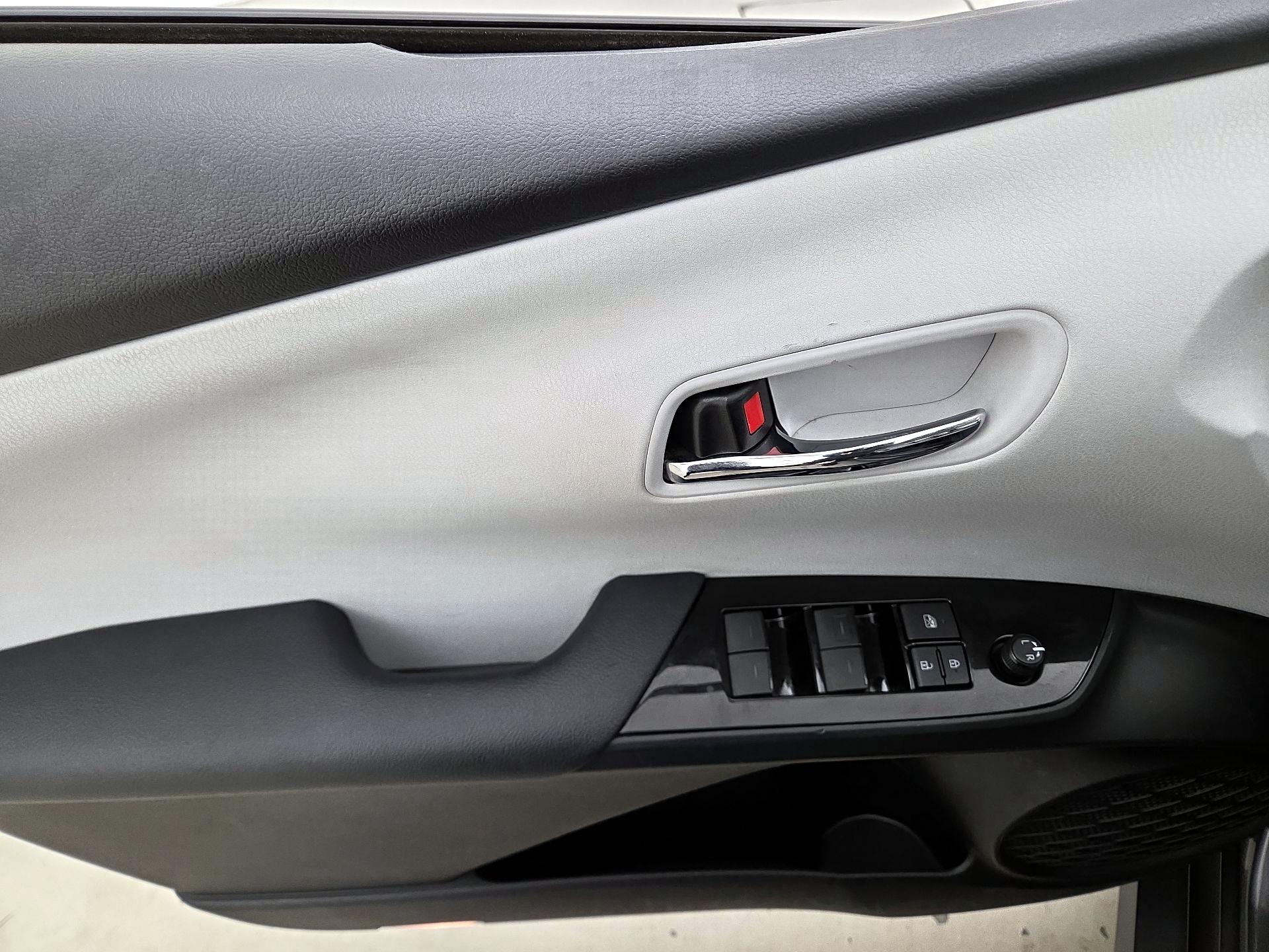 Thumbnail: 2020 Toyota Prius - 12