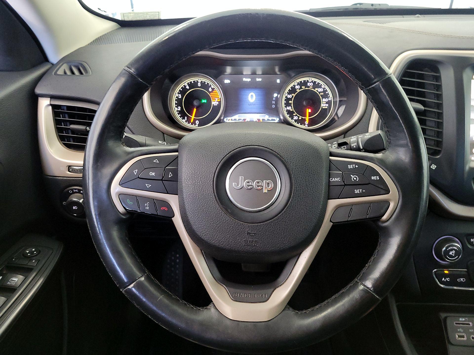 Thumbnail: 2017 Jeep Cherokee - 10