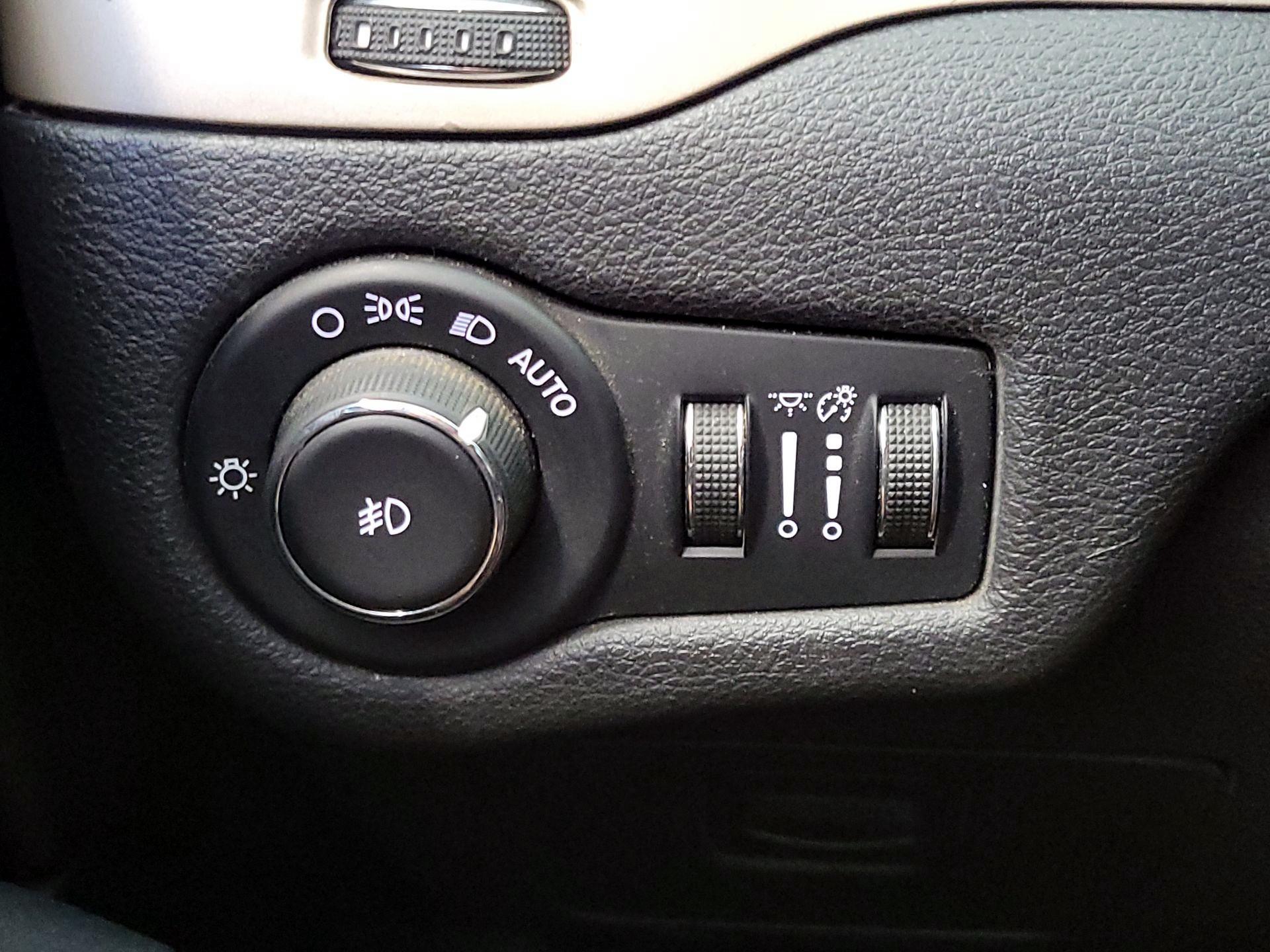 Thumbnail: 2017 Jeep Cherokee - 13