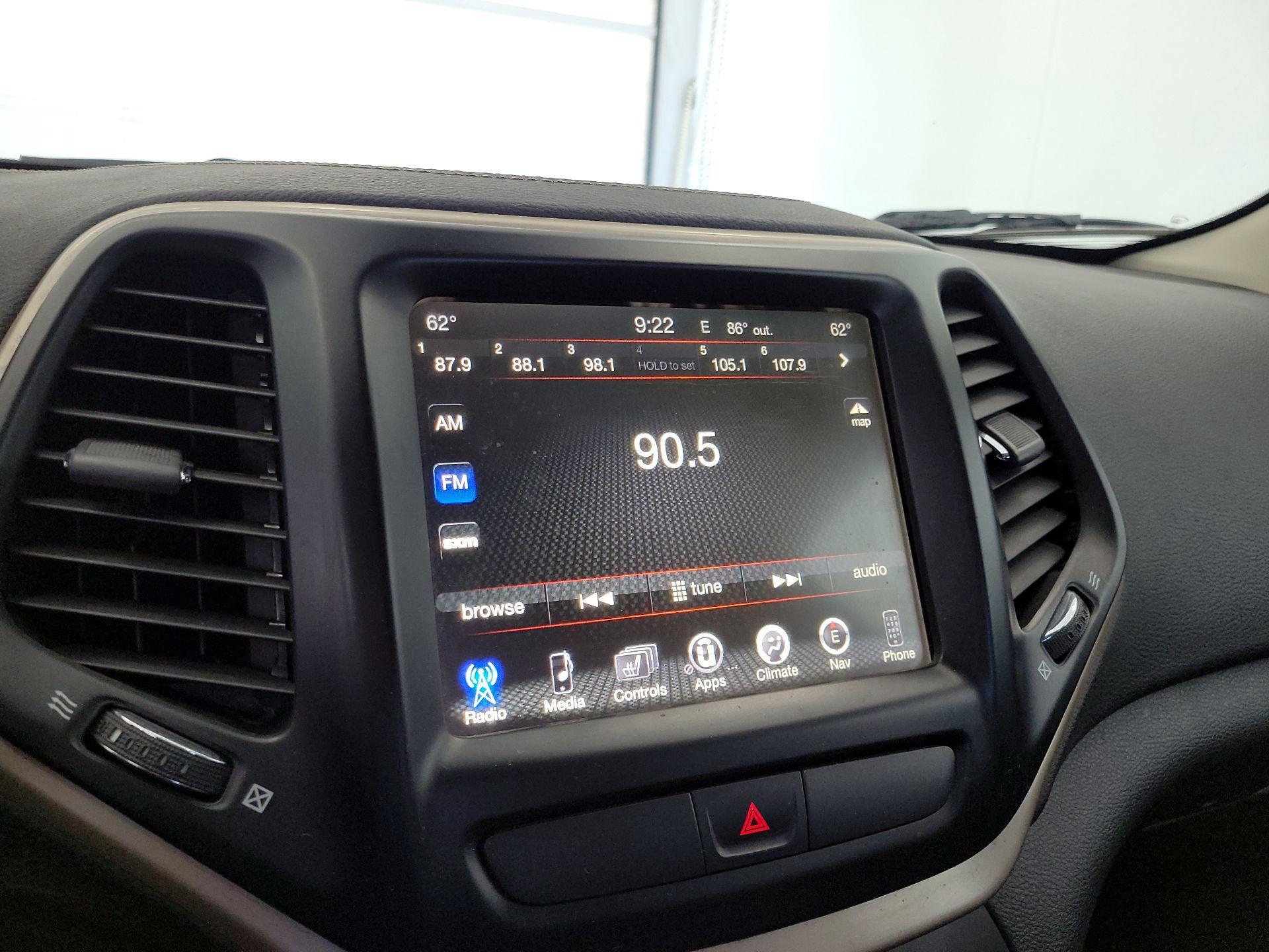 Thumbnail: 2017 Jeep Cherokee - 16