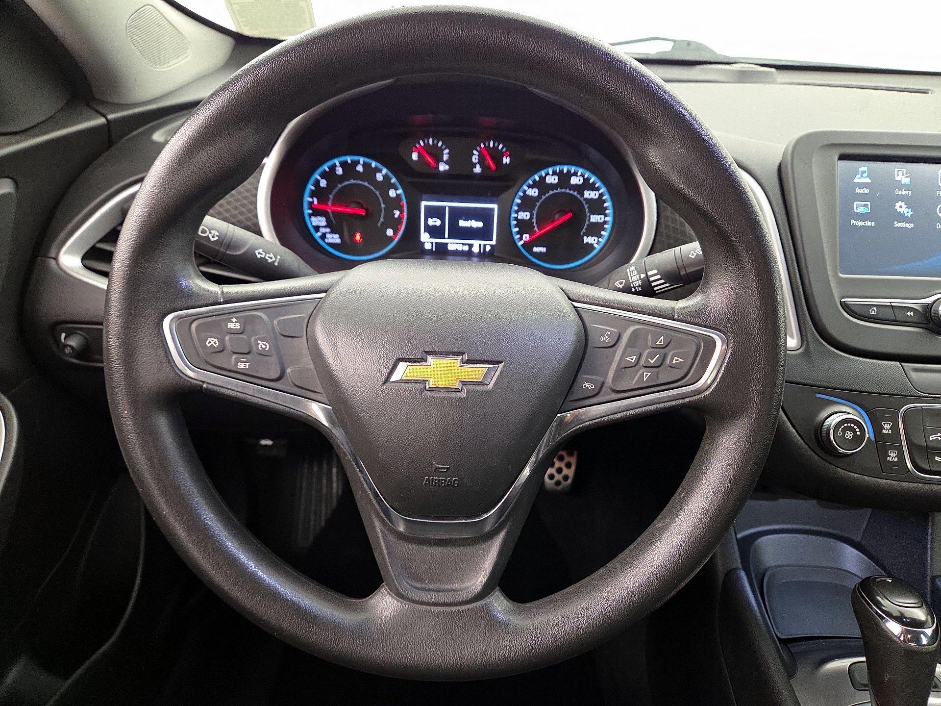 Thumbnail: 2017 Chevrolet Malibu - 10