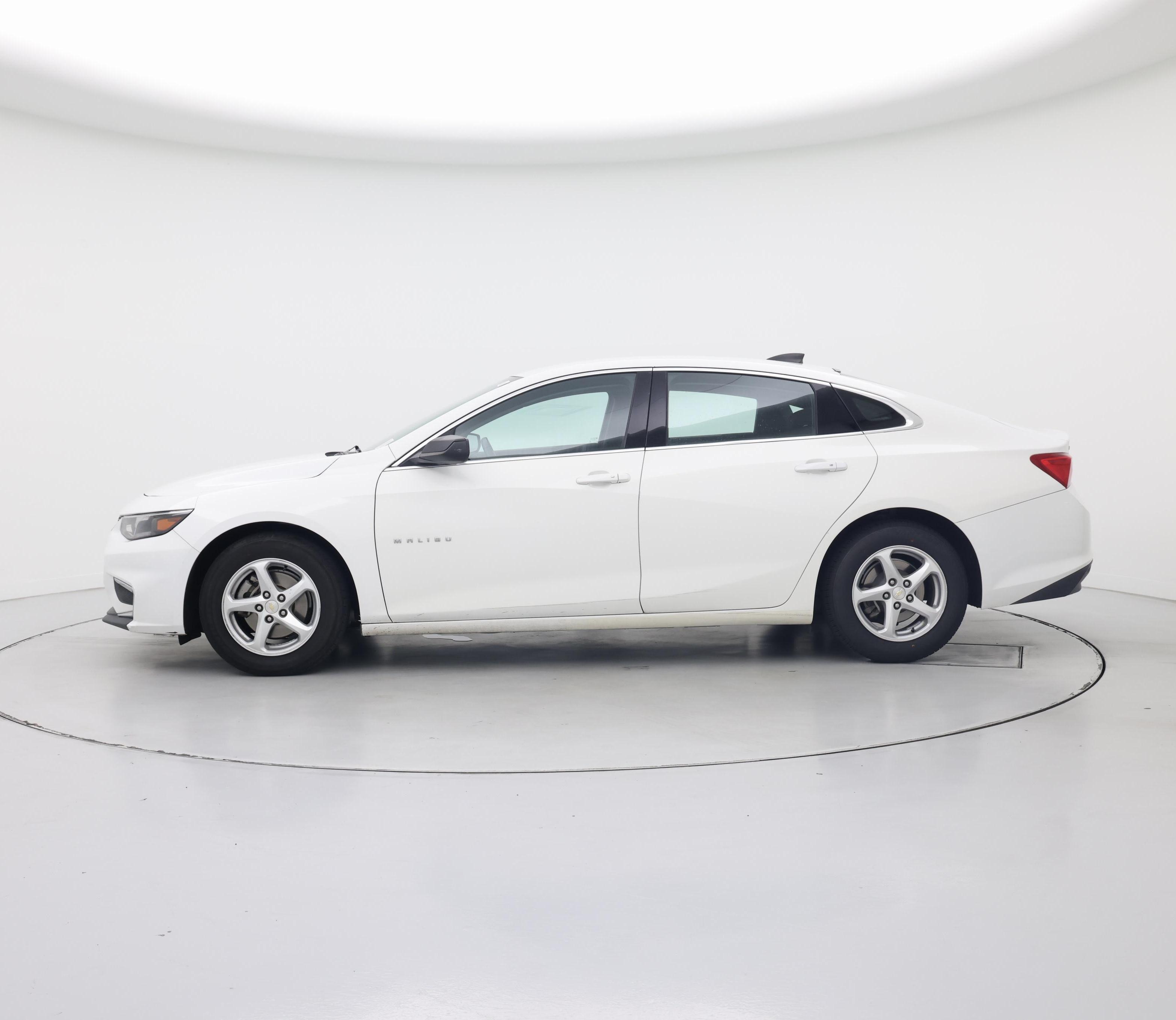 Thumbnail: 2017 Chevrolet Malibu - 3
